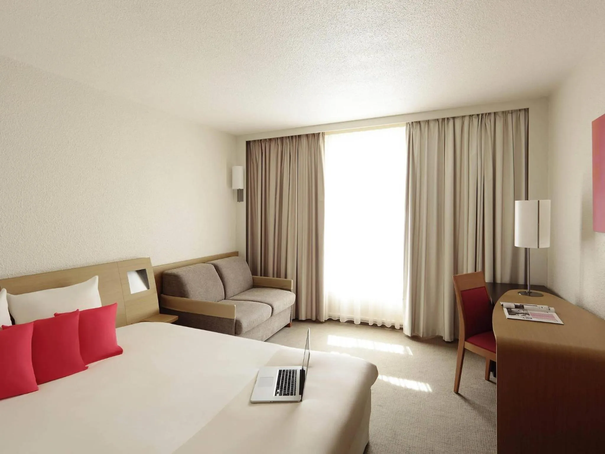 Bedroom, Bed in Novotel Perpignan Nord Rivesaltes