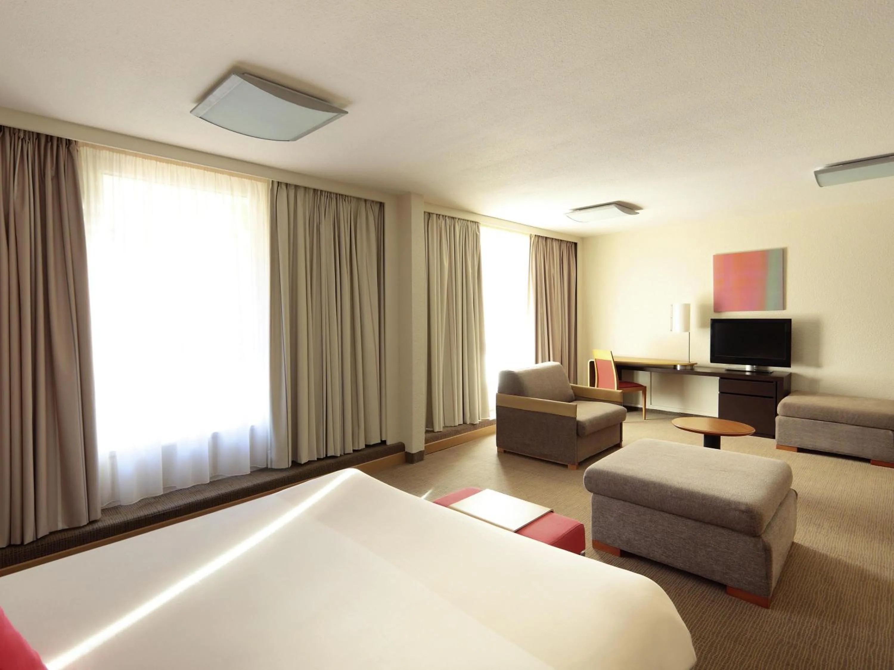 Bedroom, Bed in Novotel Perpignan Nord Rivesaltes