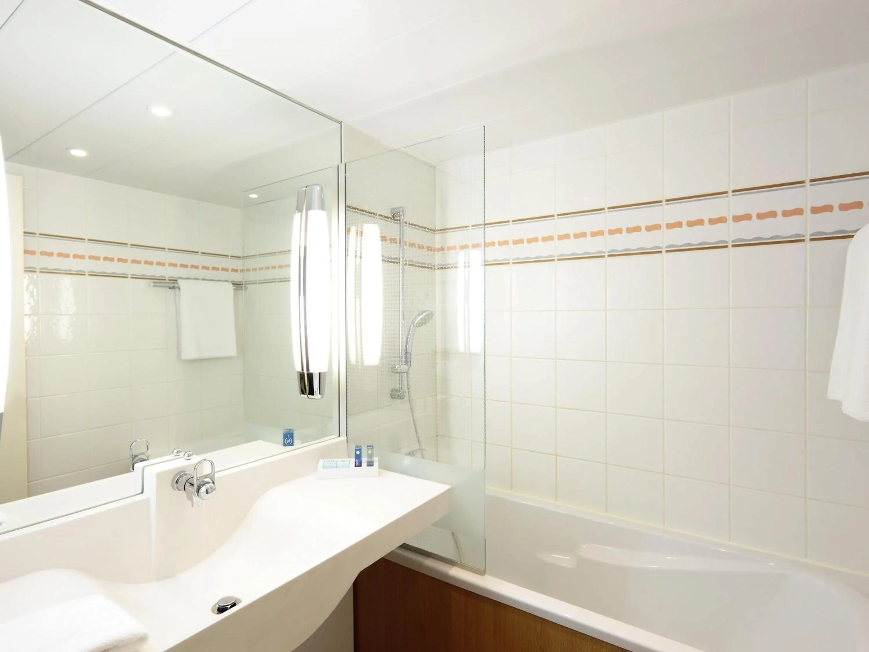 Bedroom in Novotel Perpignan Nord Rivesaltes