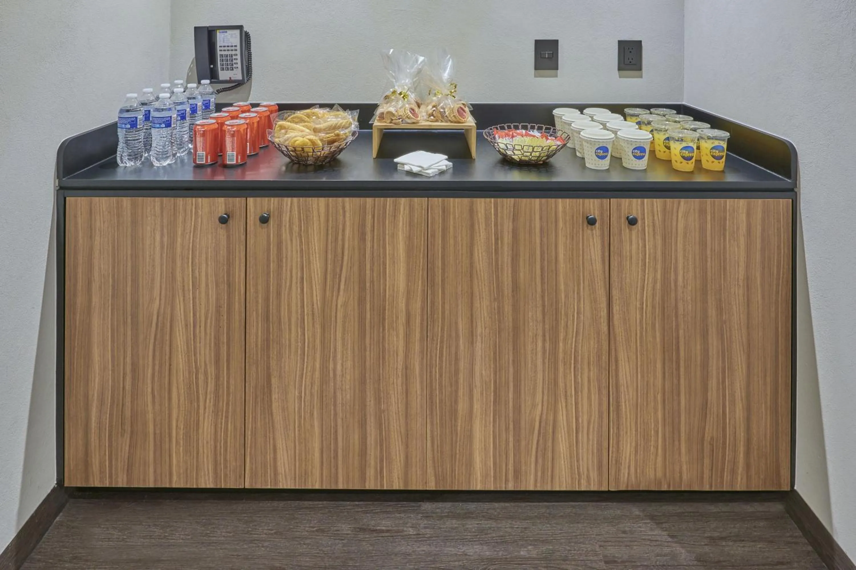 Restaurant/places to eat in City Express by Marriott Hermosillo Expo