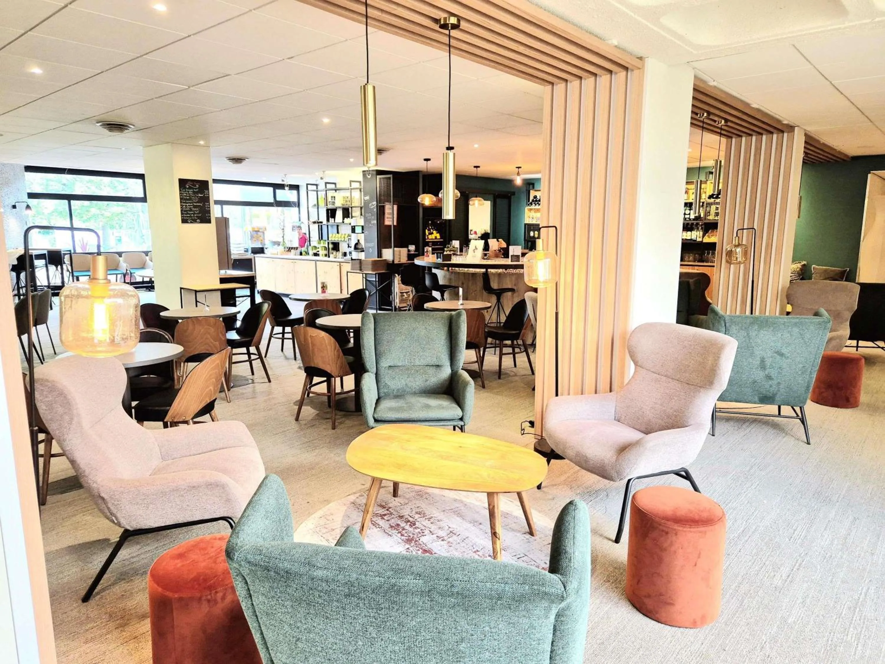 Lounge or bar in ibis Styles Tours Sud
