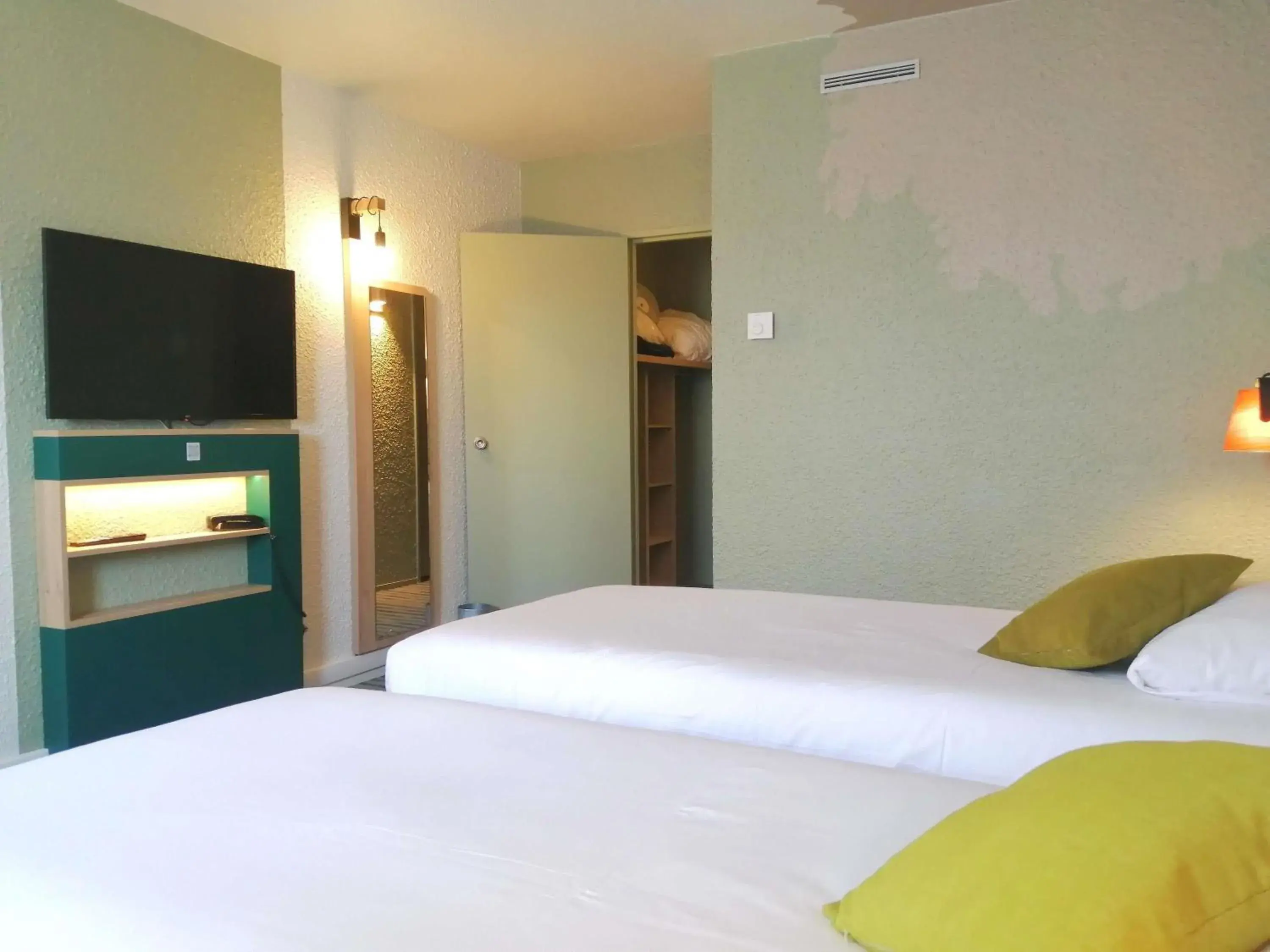 Bedroom, Bed in ibis Styles Tours Sud Bedroom, Bed in ibis Styles Tours Sud