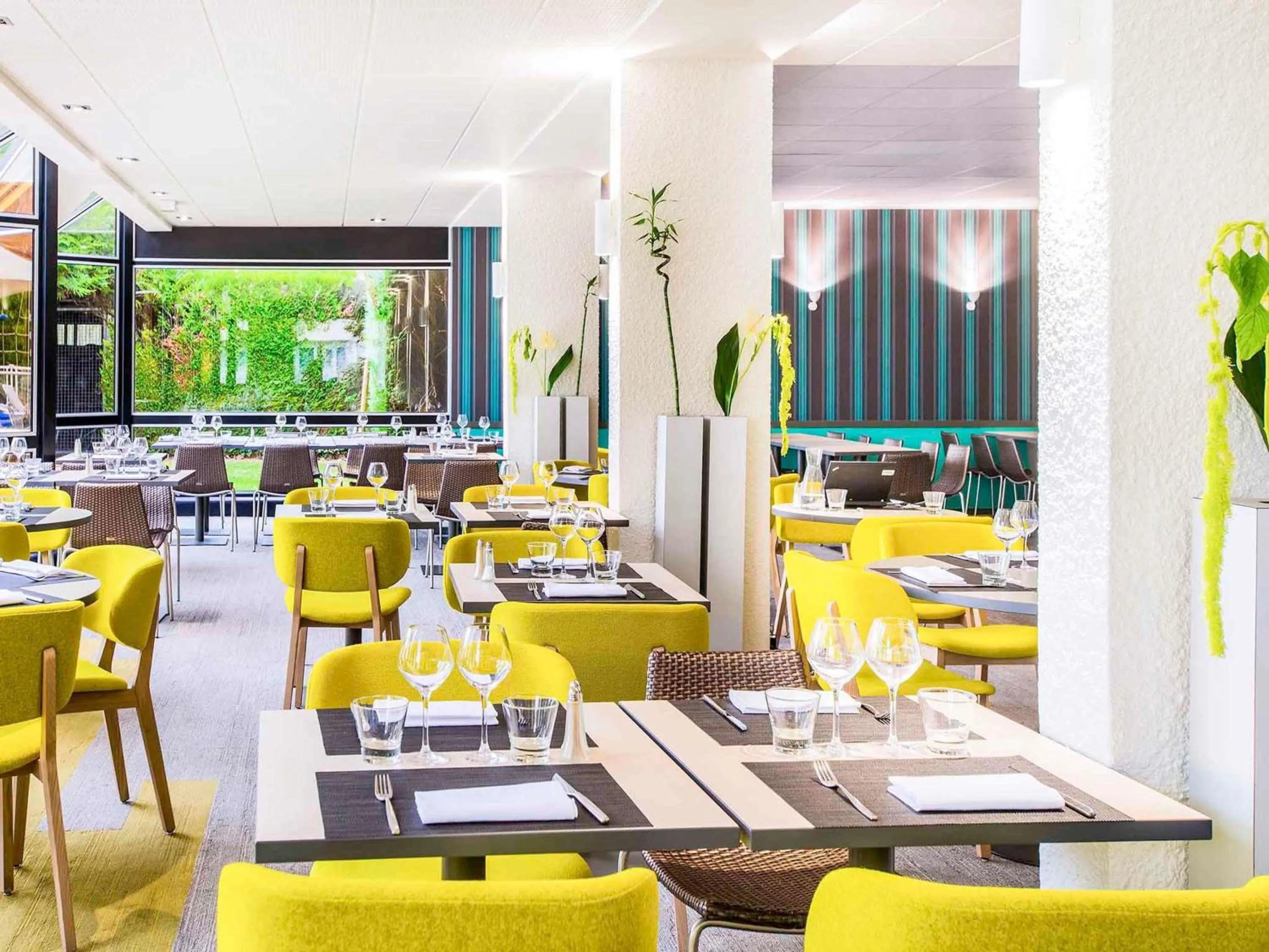 Restaurant/places to eat in ibis Styles Tours Sud