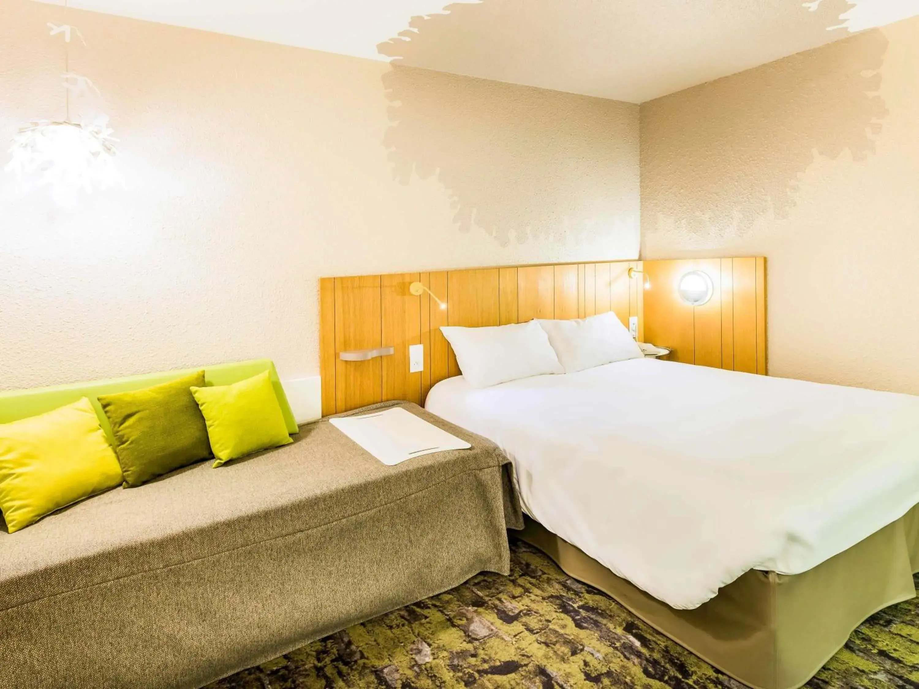 Bedroom, Bed in ibis Styles Tours Sud Bedroom, Bed in ibis Styles Tours Sud