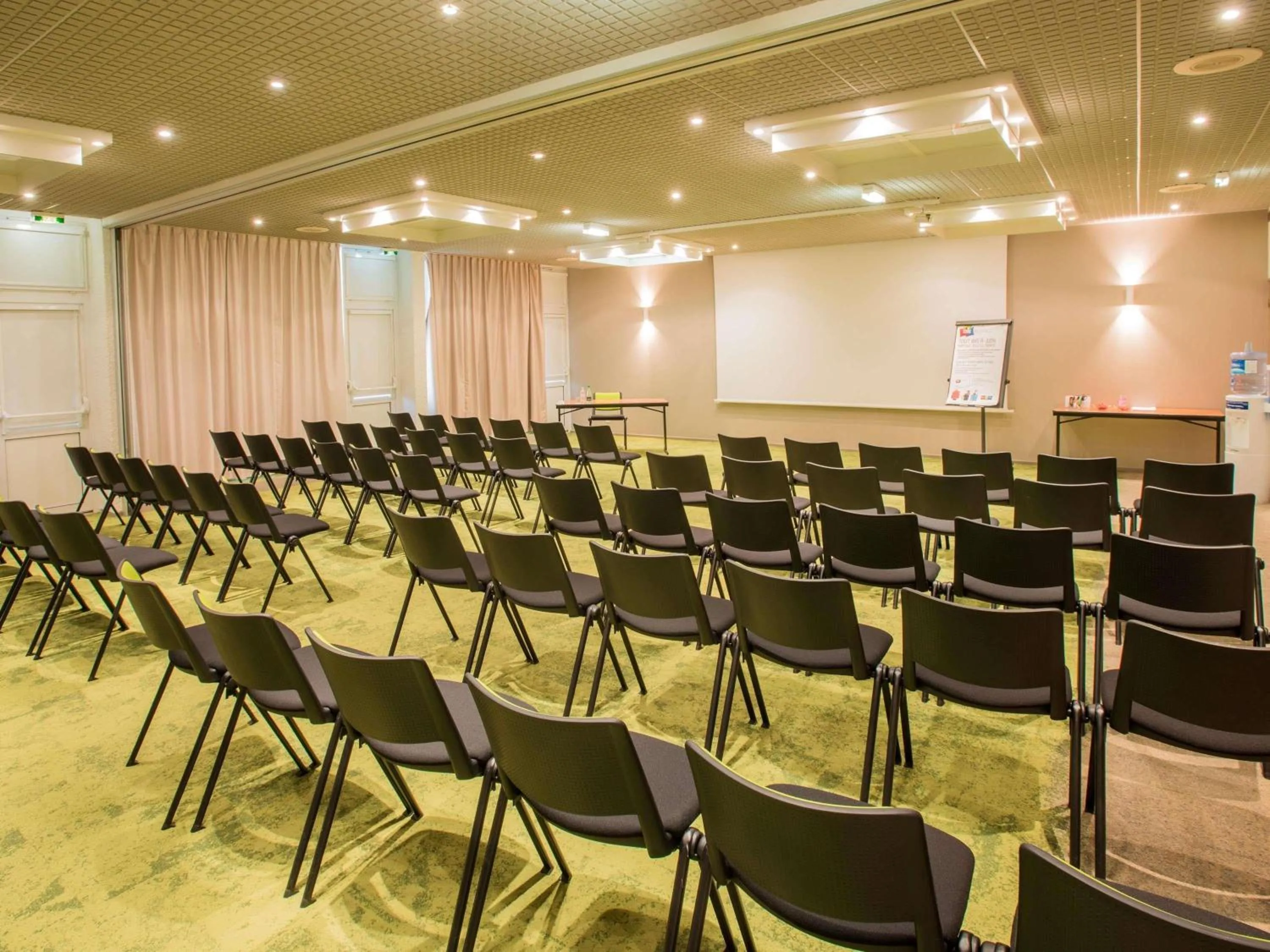Meeting/conference room in ibis Styles Tours Sud