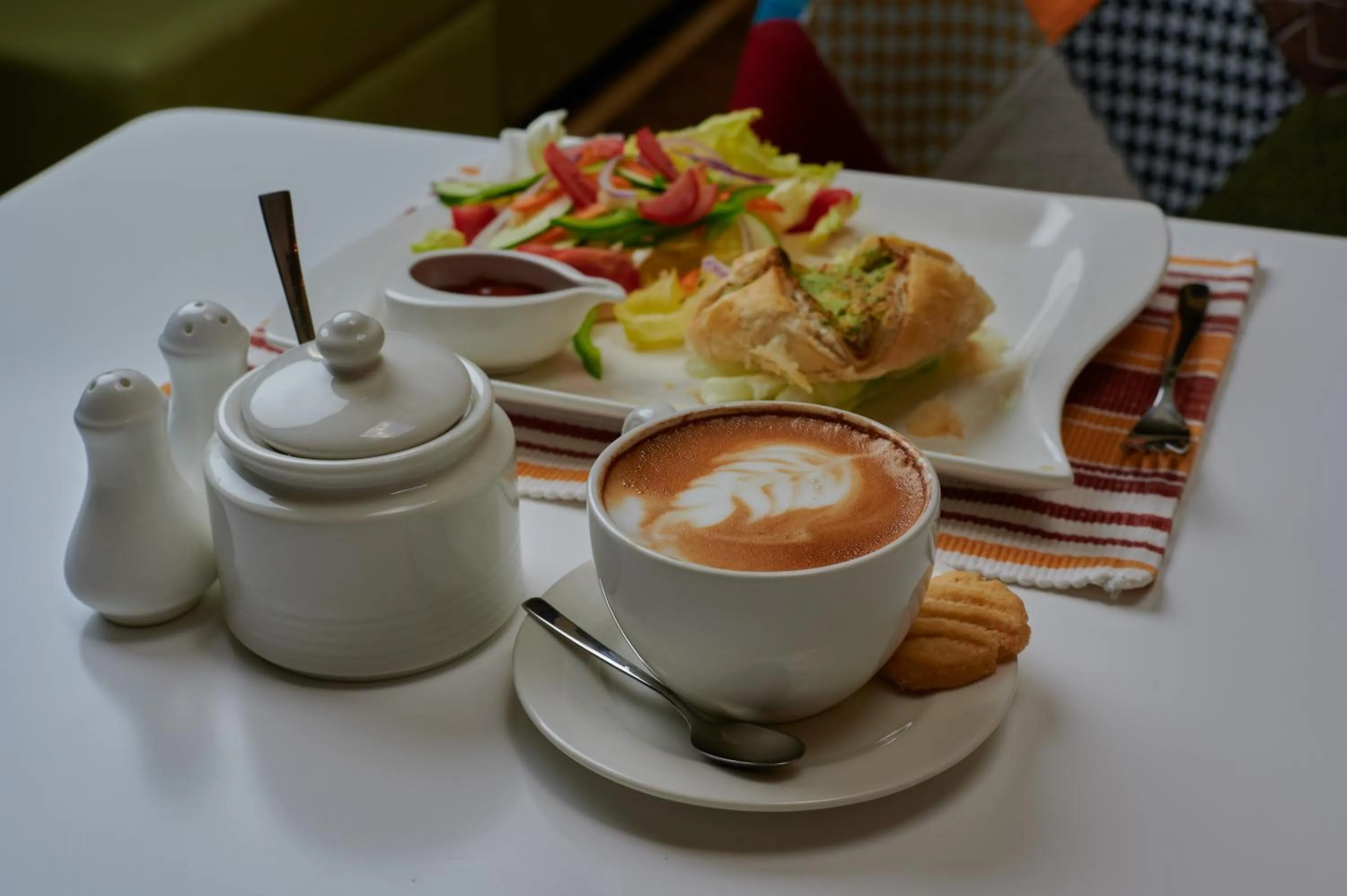 Restaurant/places to eat in Batians Apartment Hotel