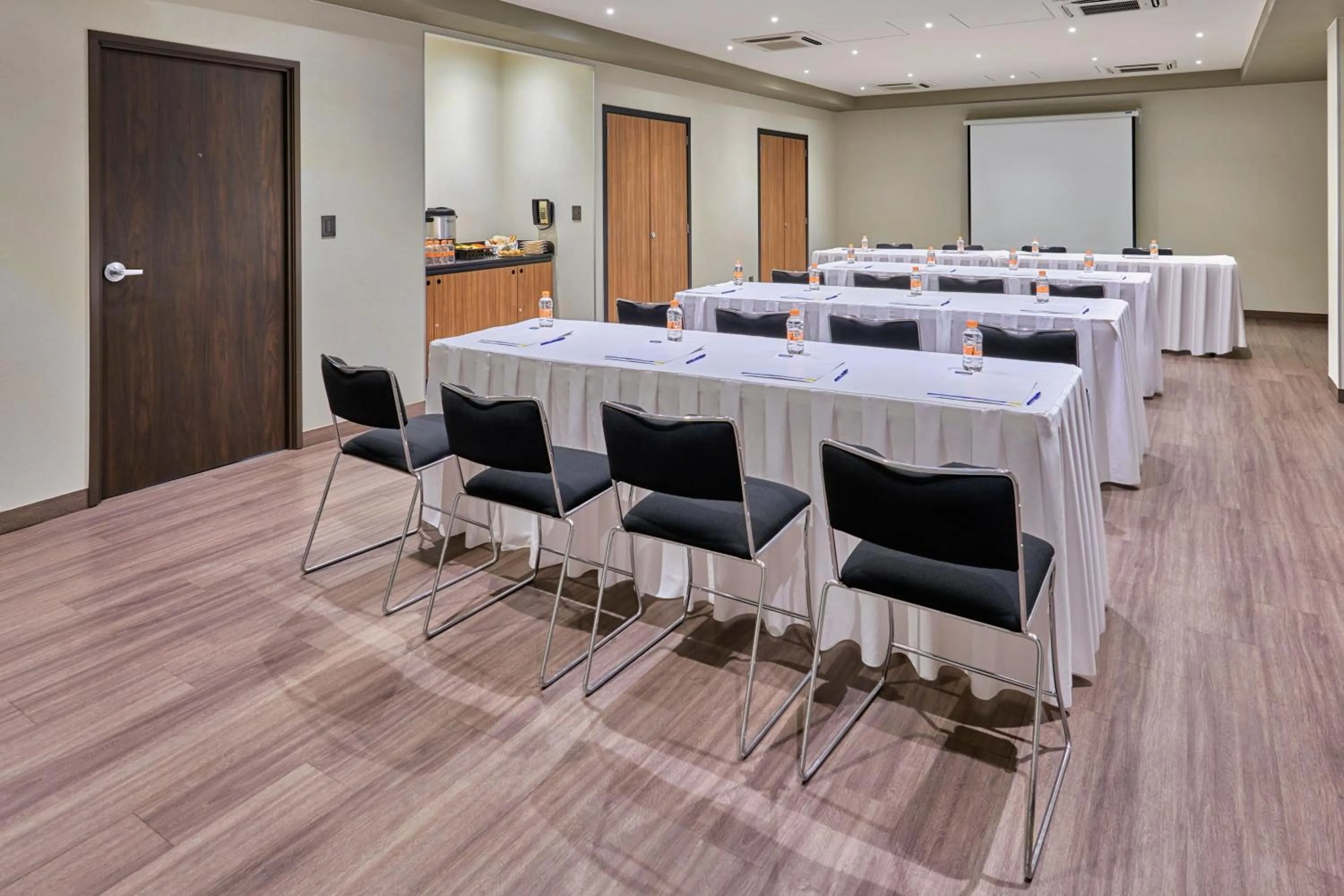 Meeting/conference room in City Express by Marriott Guaymas