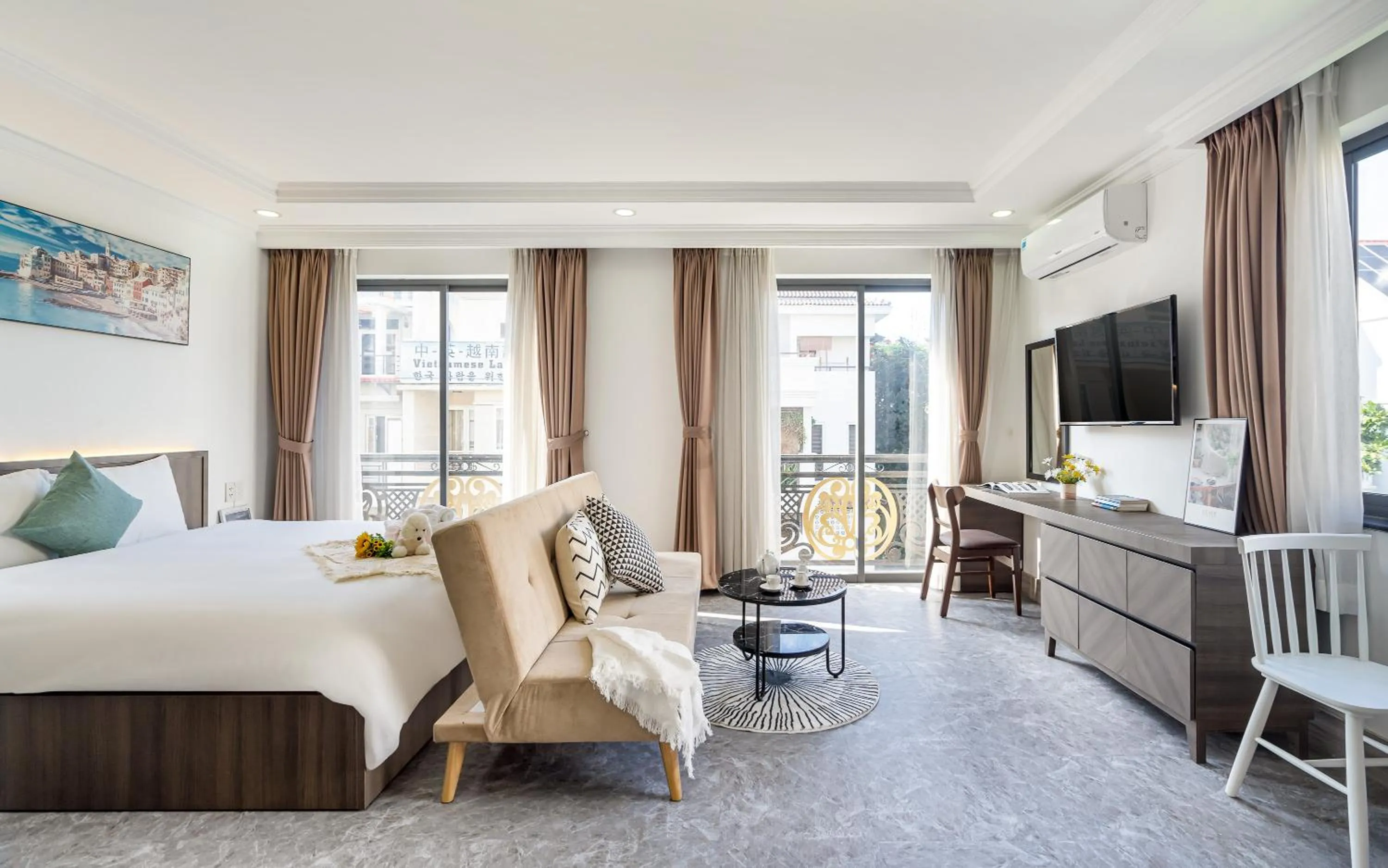 Photo of the whole room, Bed in The Royal LandPark - Phu My Hung