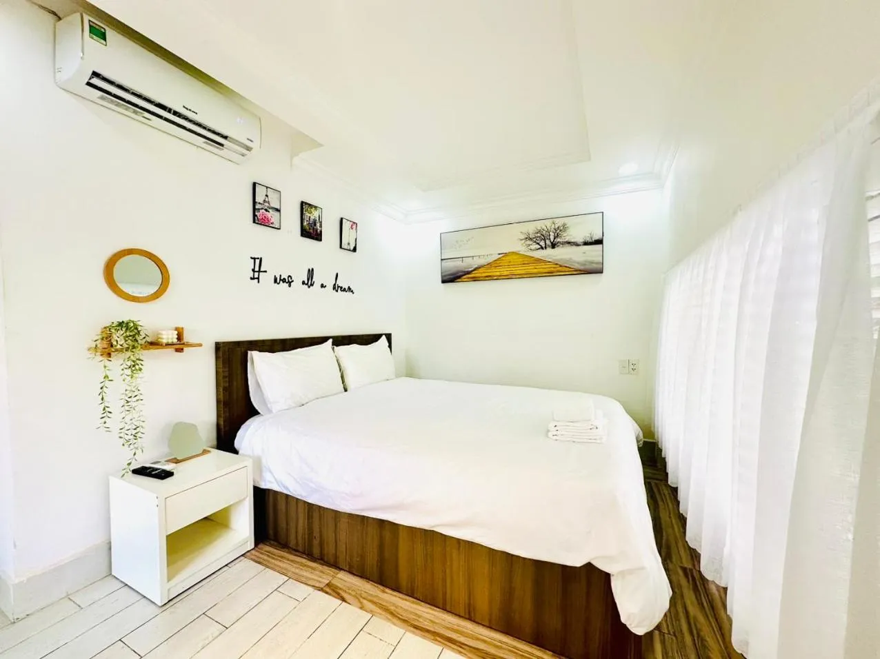 Small Double Room in The Royal LandPark - Phu My Hung