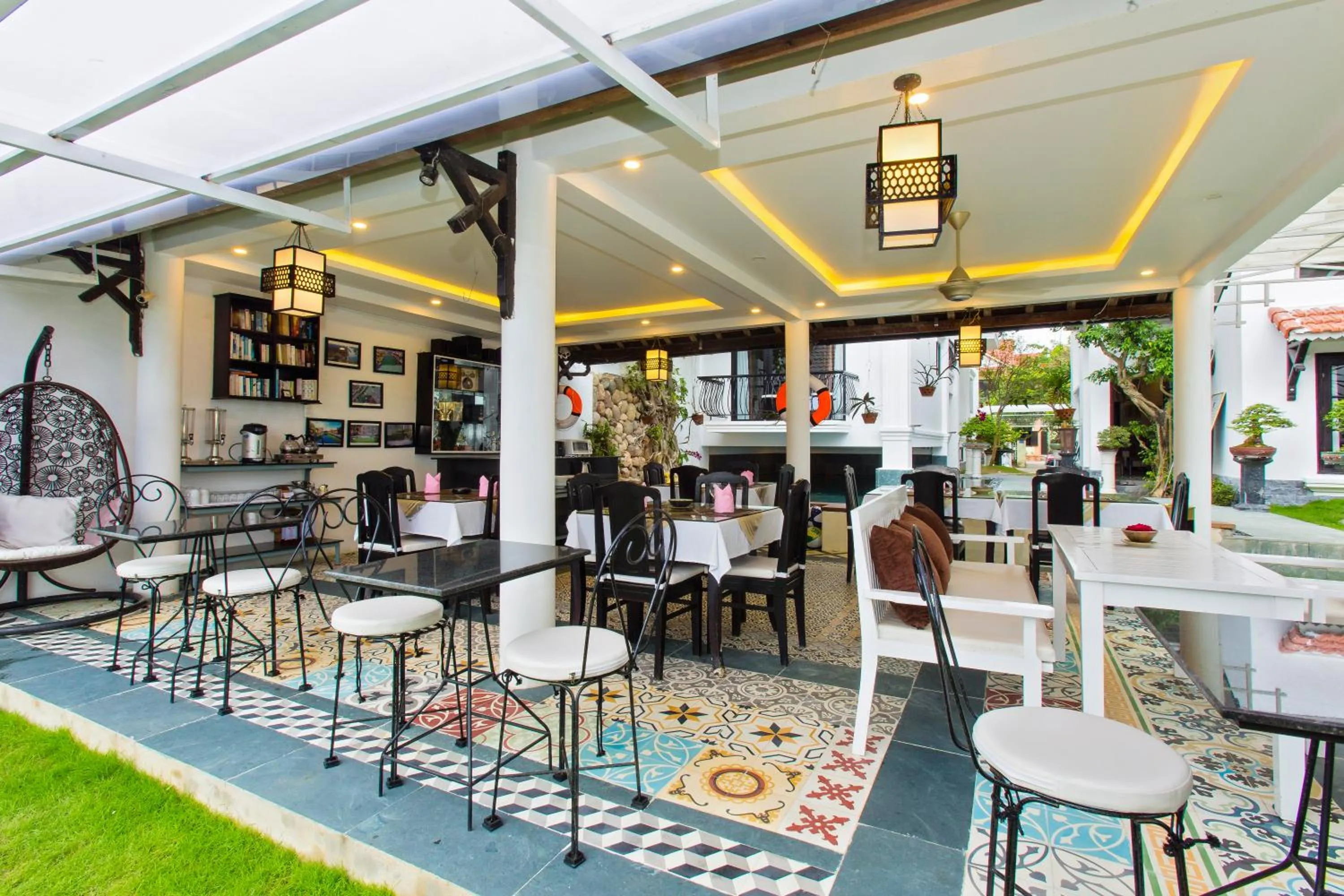 Breakfast in Riverside Impression Villa