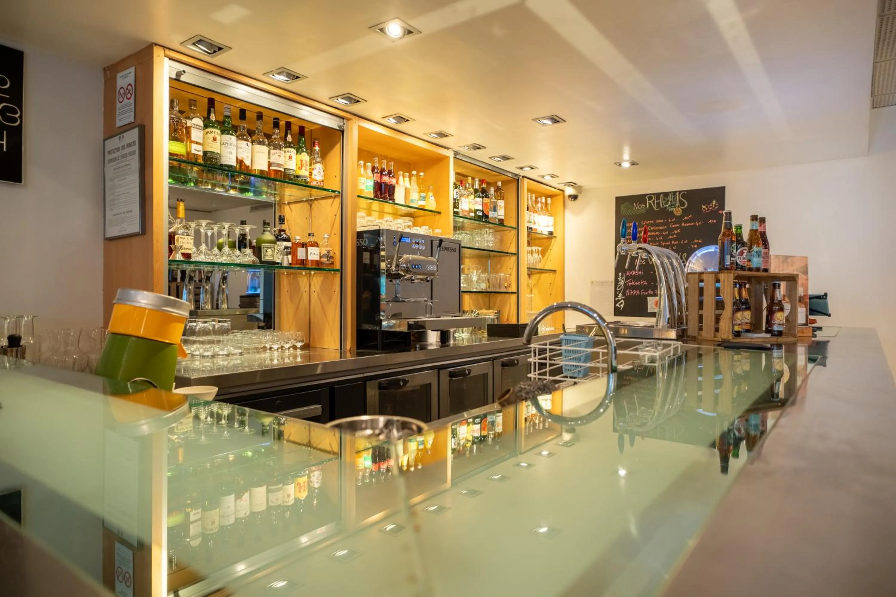 Lounge or bar in Novotel Poissy Orgeval