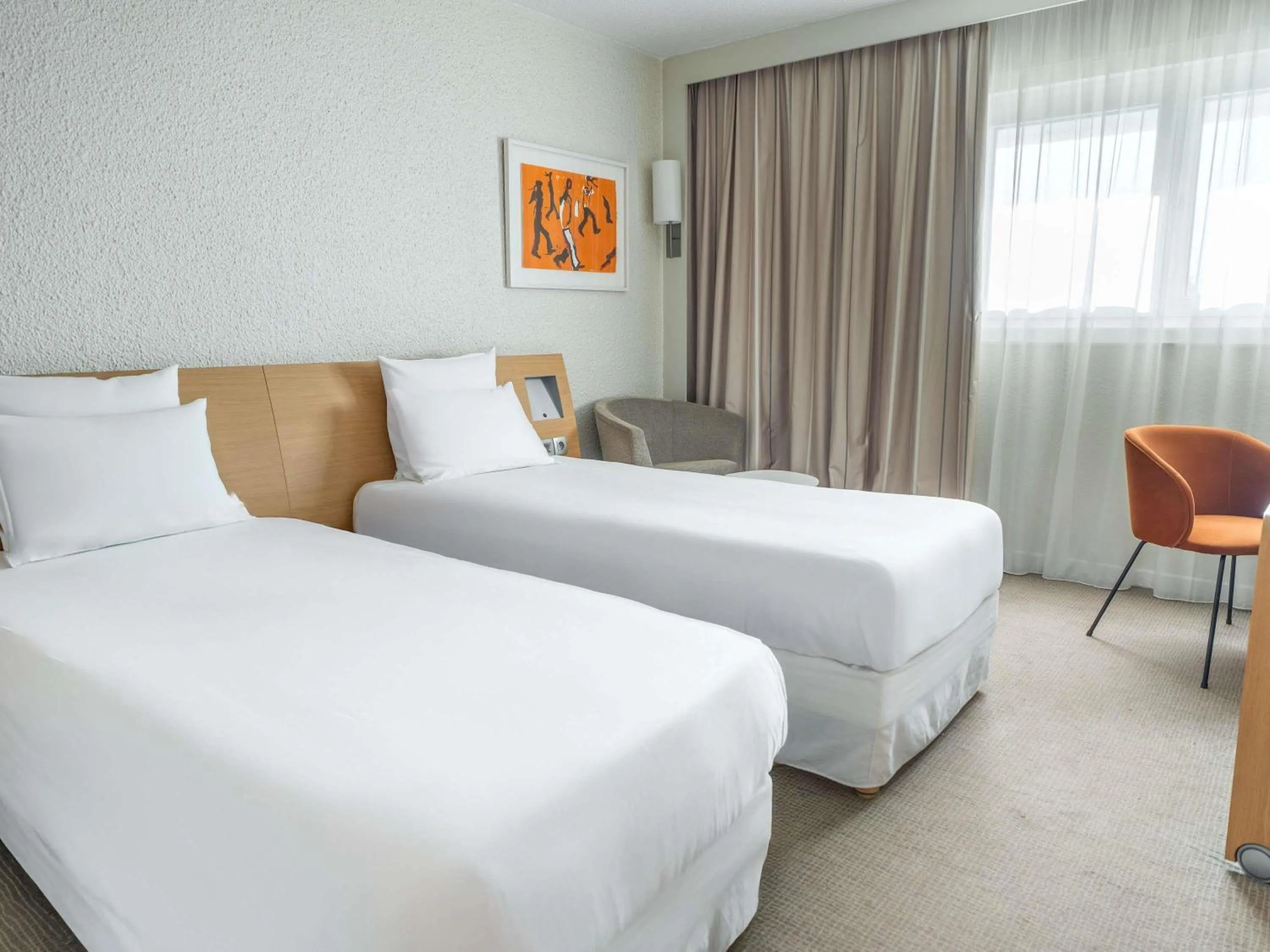 Bedroom, Bed in Novotel Poissy Orgeval