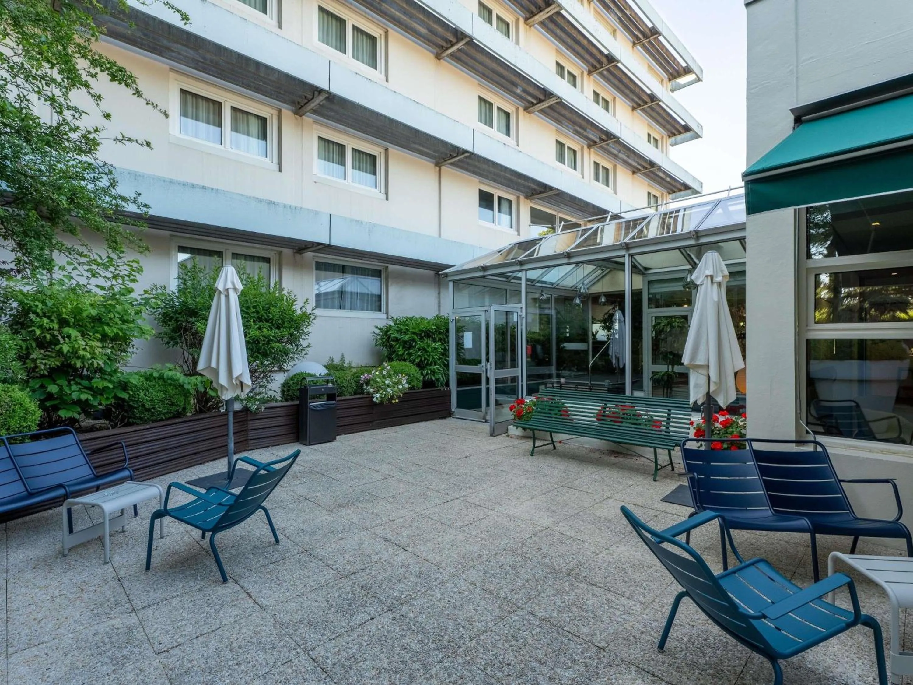 Lounge or bar in Novotel Poissy Orgeval