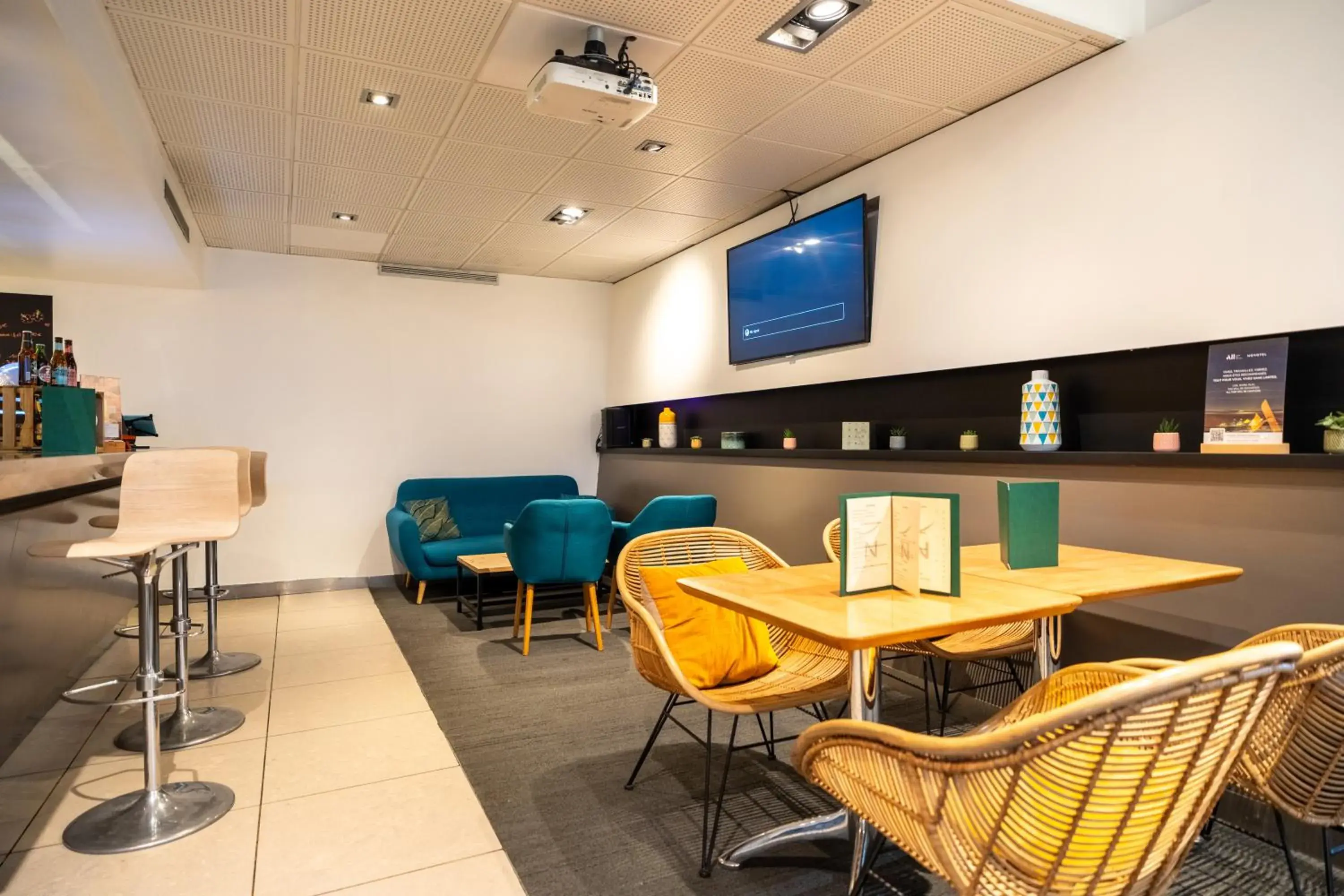 Lounge or bar in Novotel Poissy Orgeval Lounge or bar in Novotel Poissy Orgeval