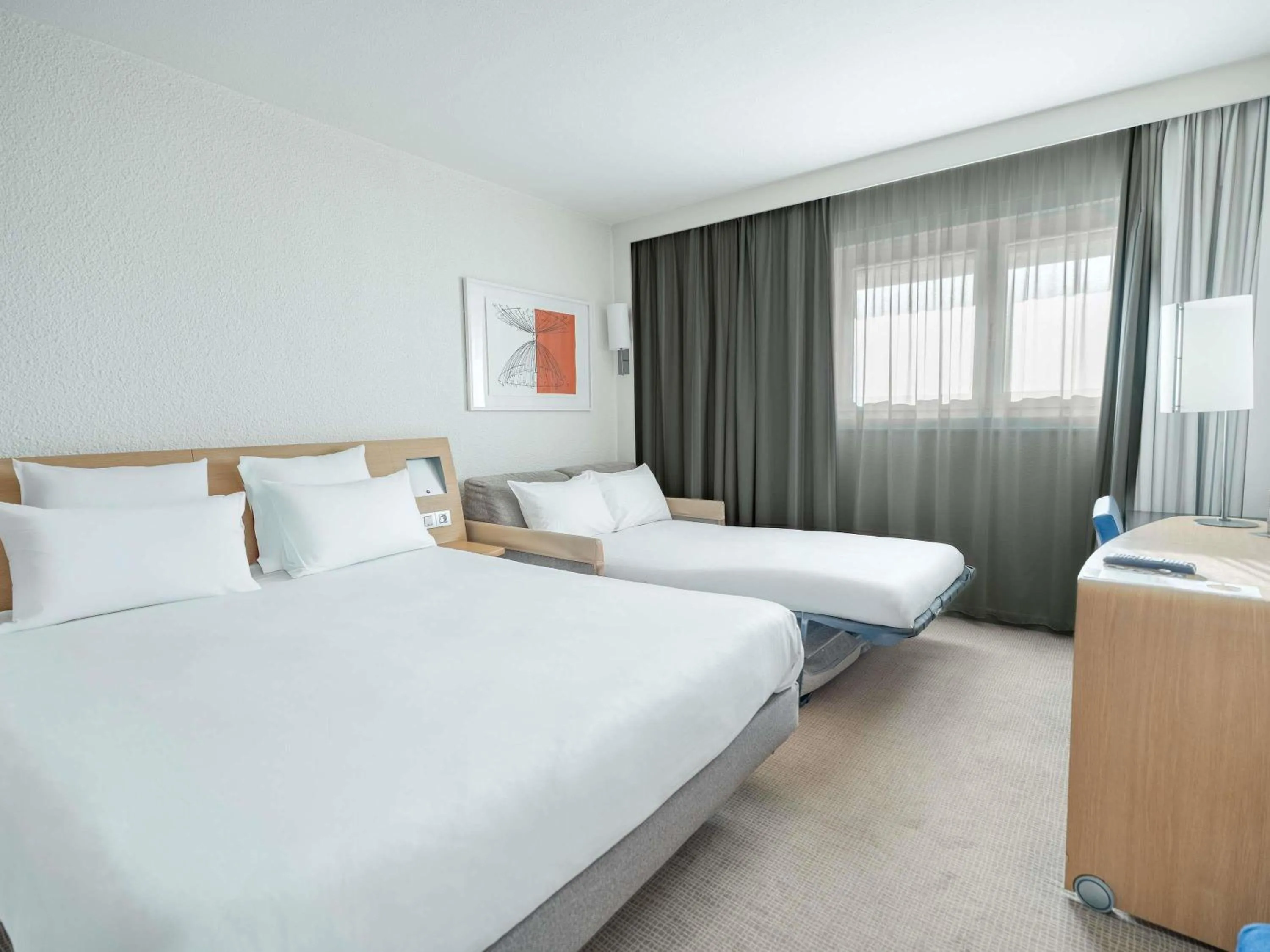 Bedroom, Bed in Novotel Poissy Orgeval