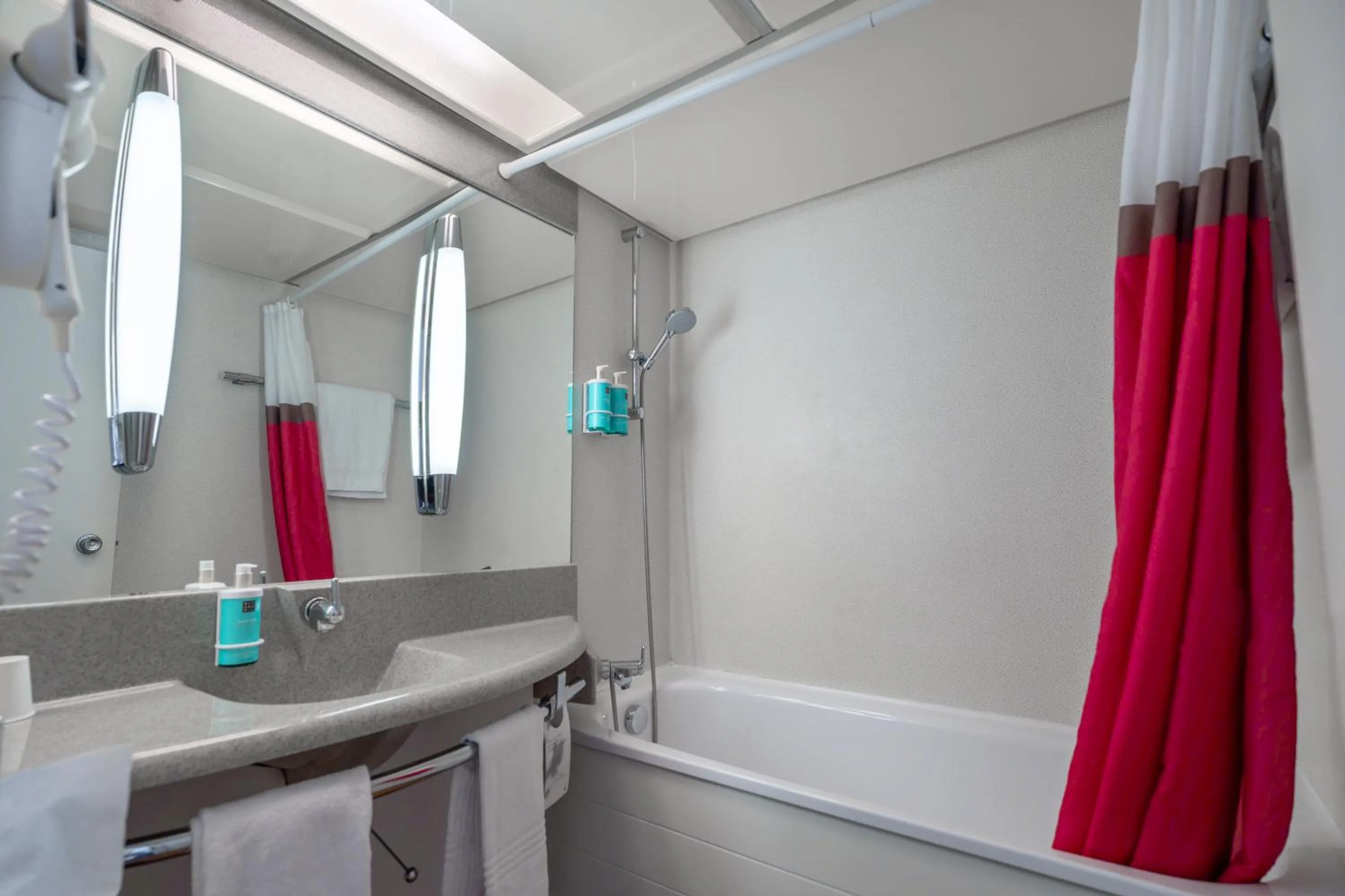 Bathroom in Novotel Poissy Orgeval