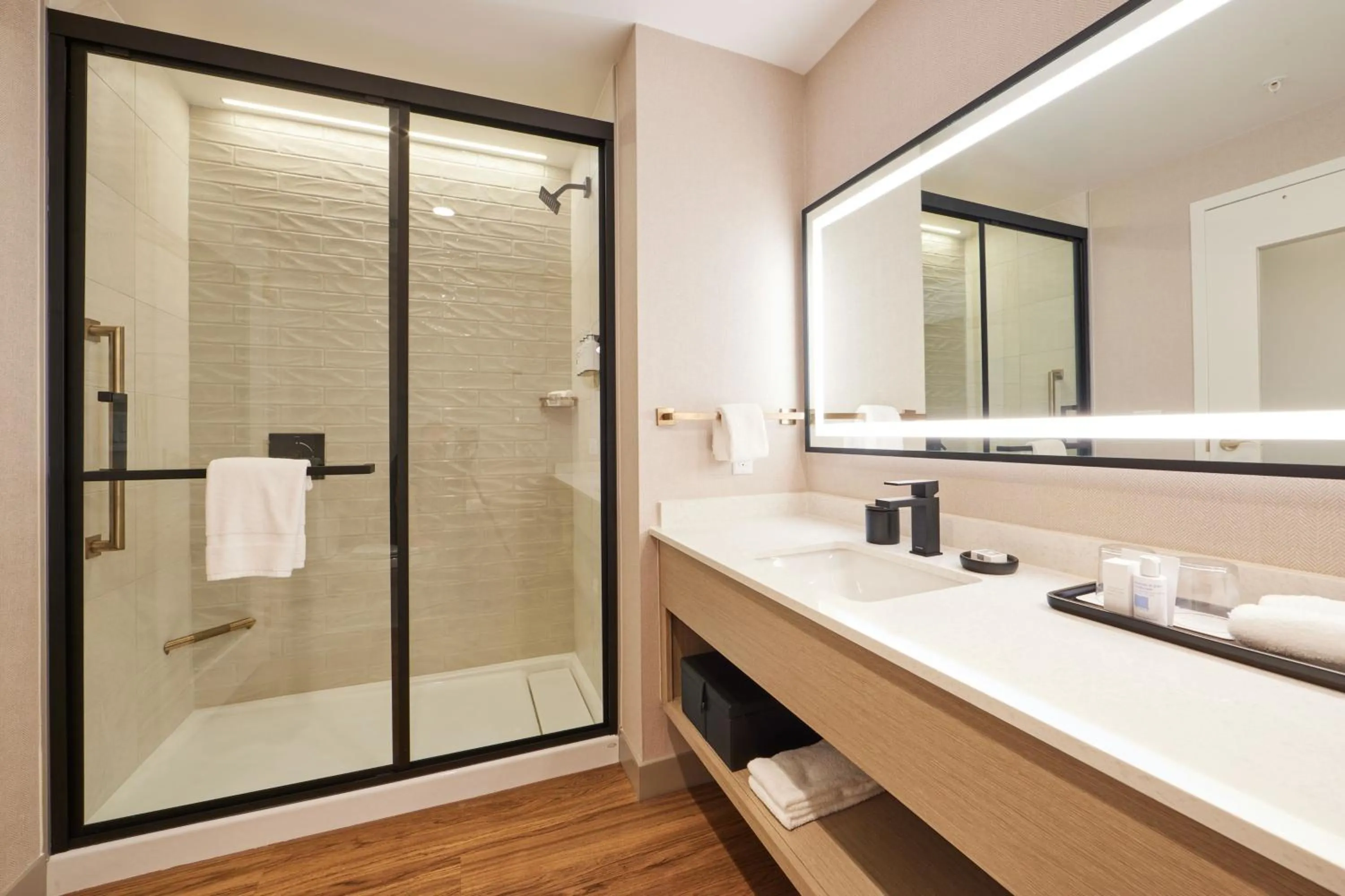 Bathroom in Hotel Effie Sandestin Resort, Autograph Collection