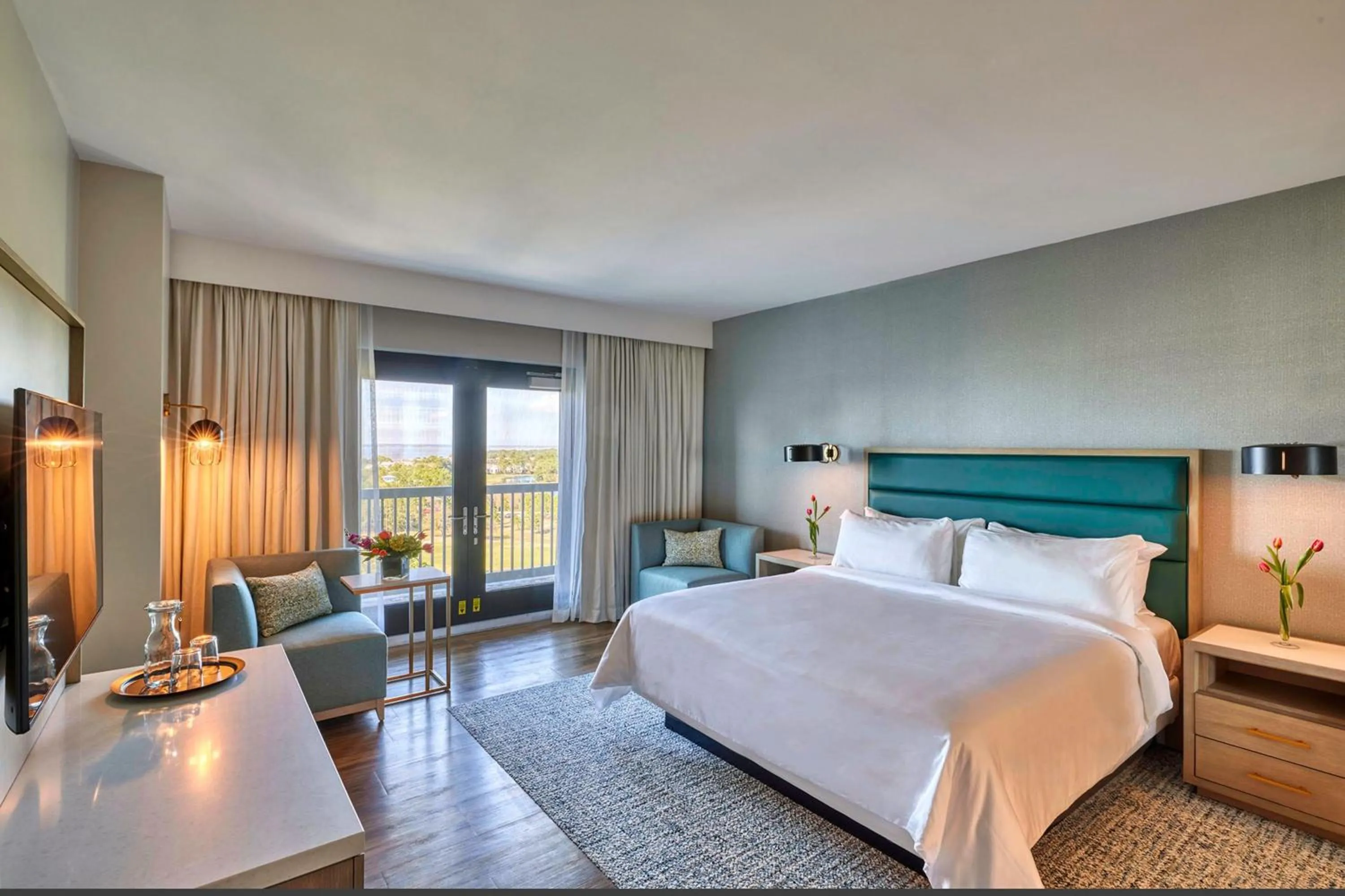 Photo of the whole room, Bed in Hotel Effie Sandestin Resort, Autograph Collection