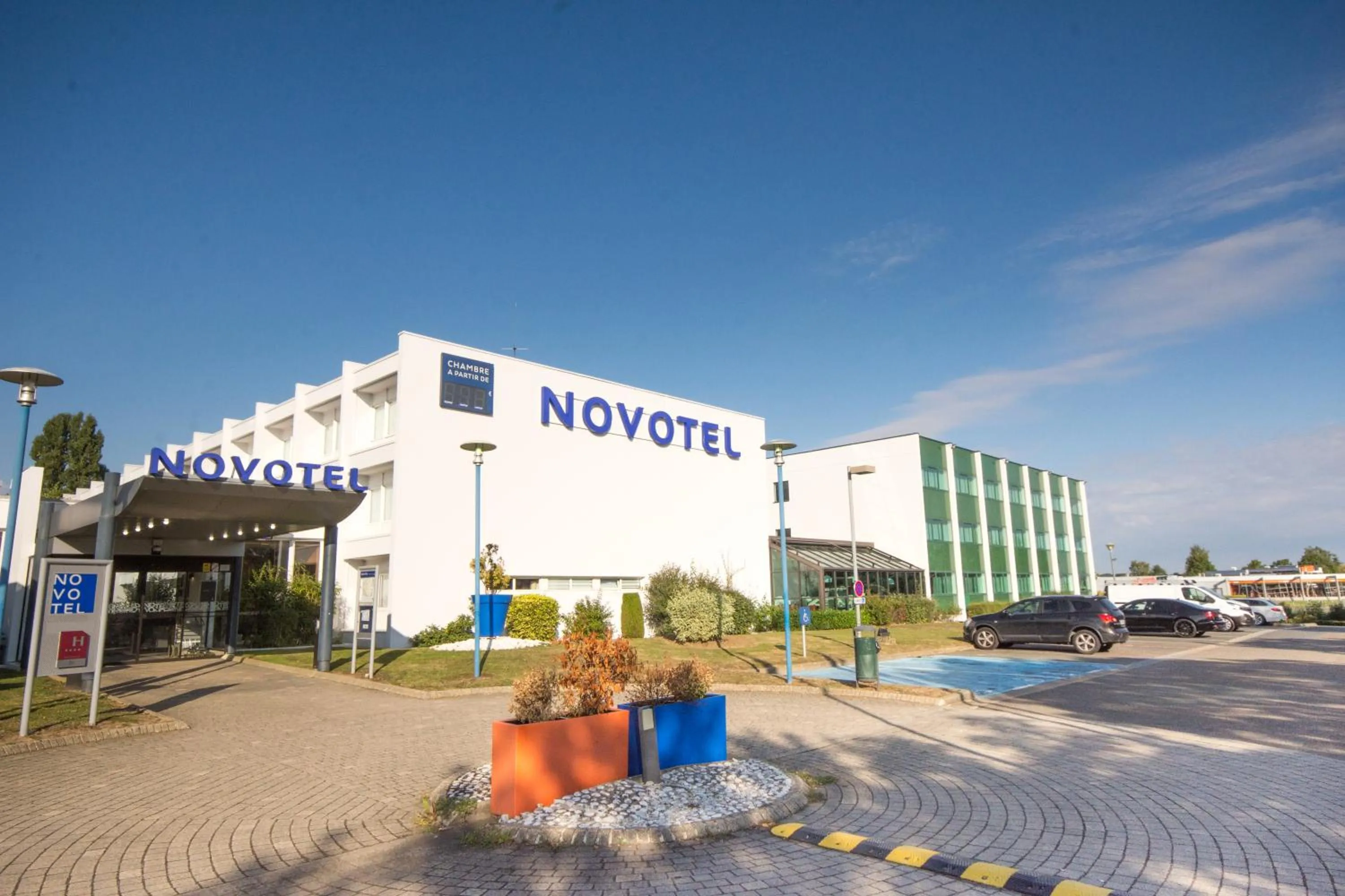 Property building in Novotel Chartres