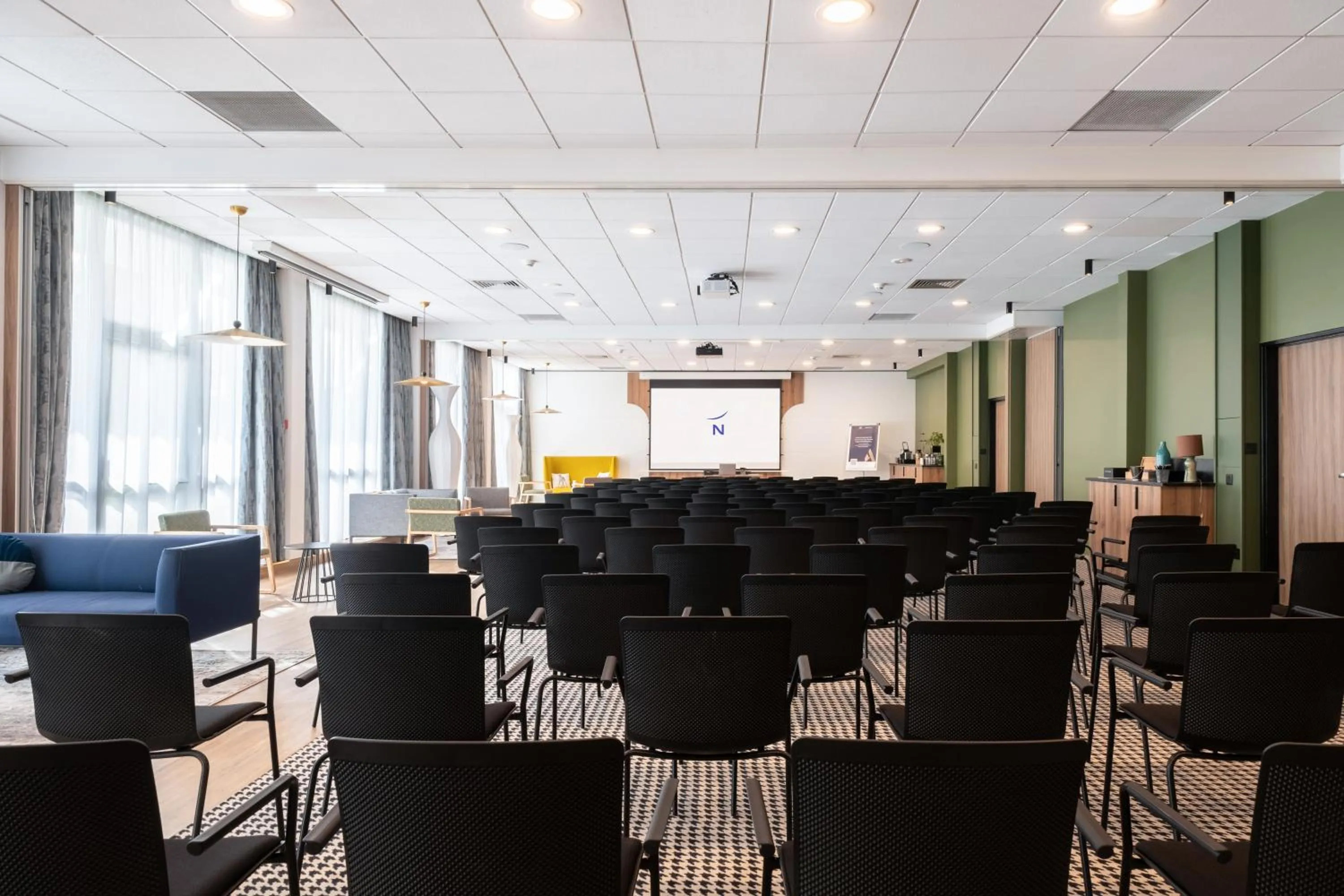 Meeting/conference room in Novotel Chartres
