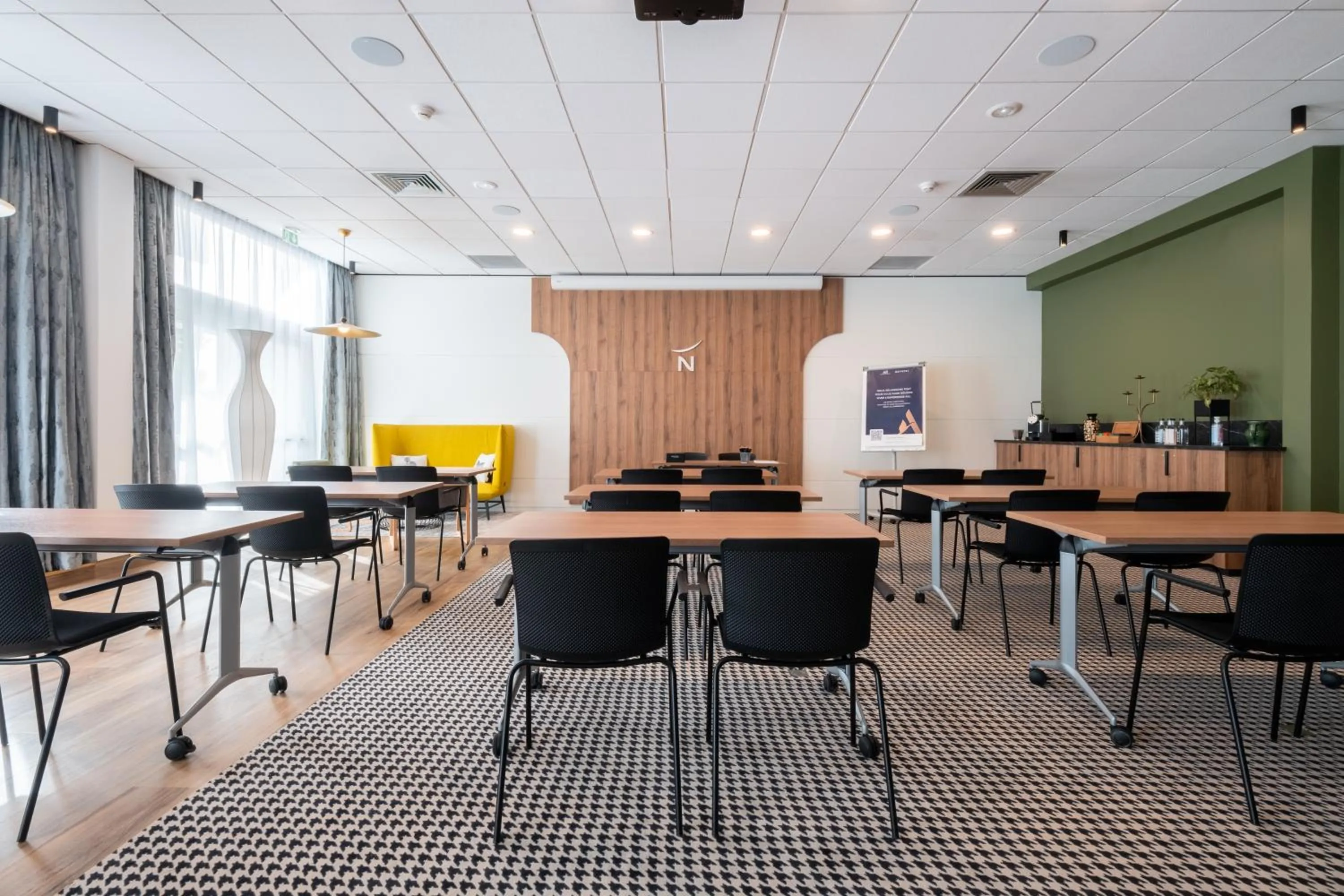 Meeting/conference room in Novotel Chartres