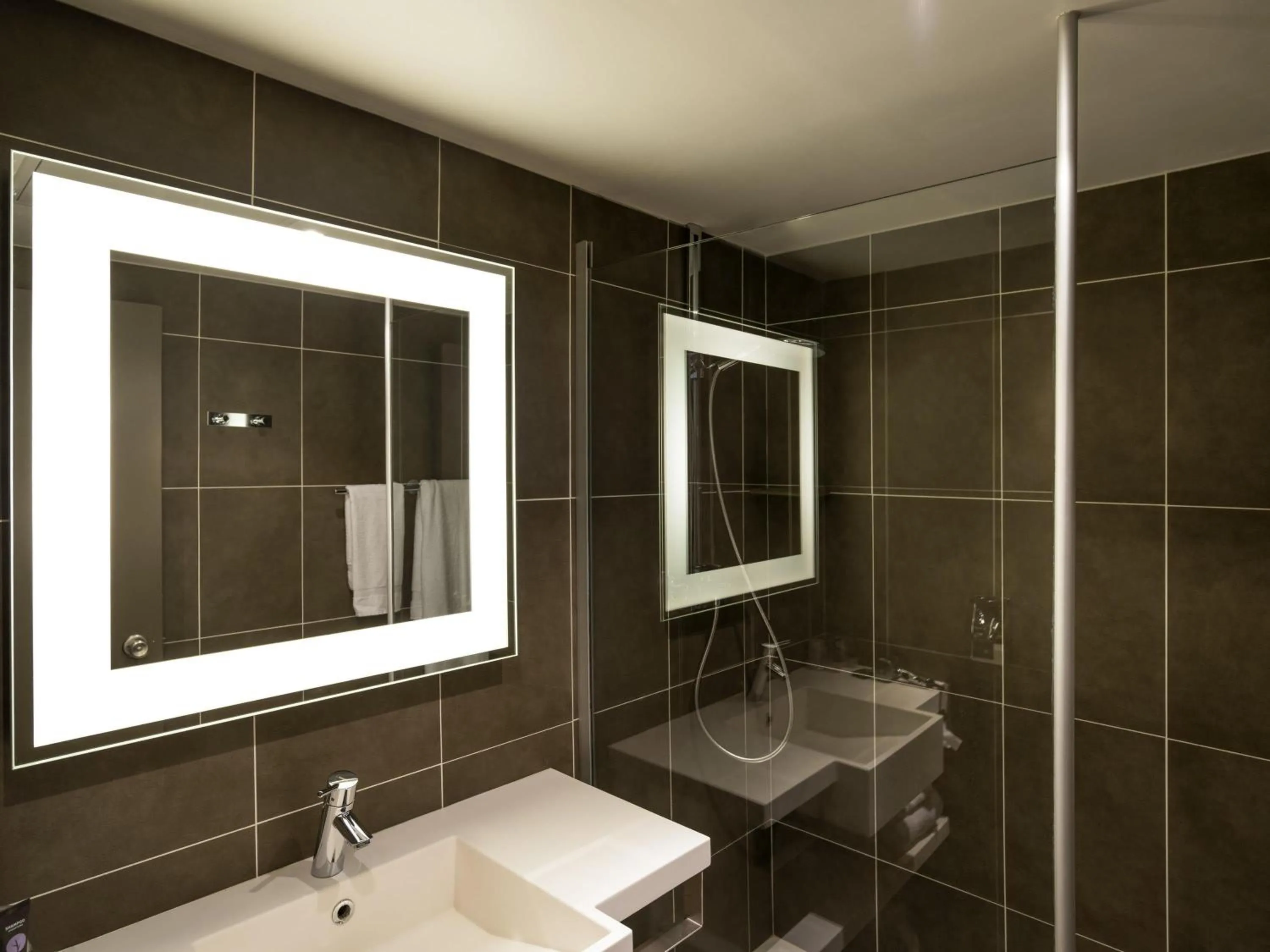 Bedroom in Novotel Chartres