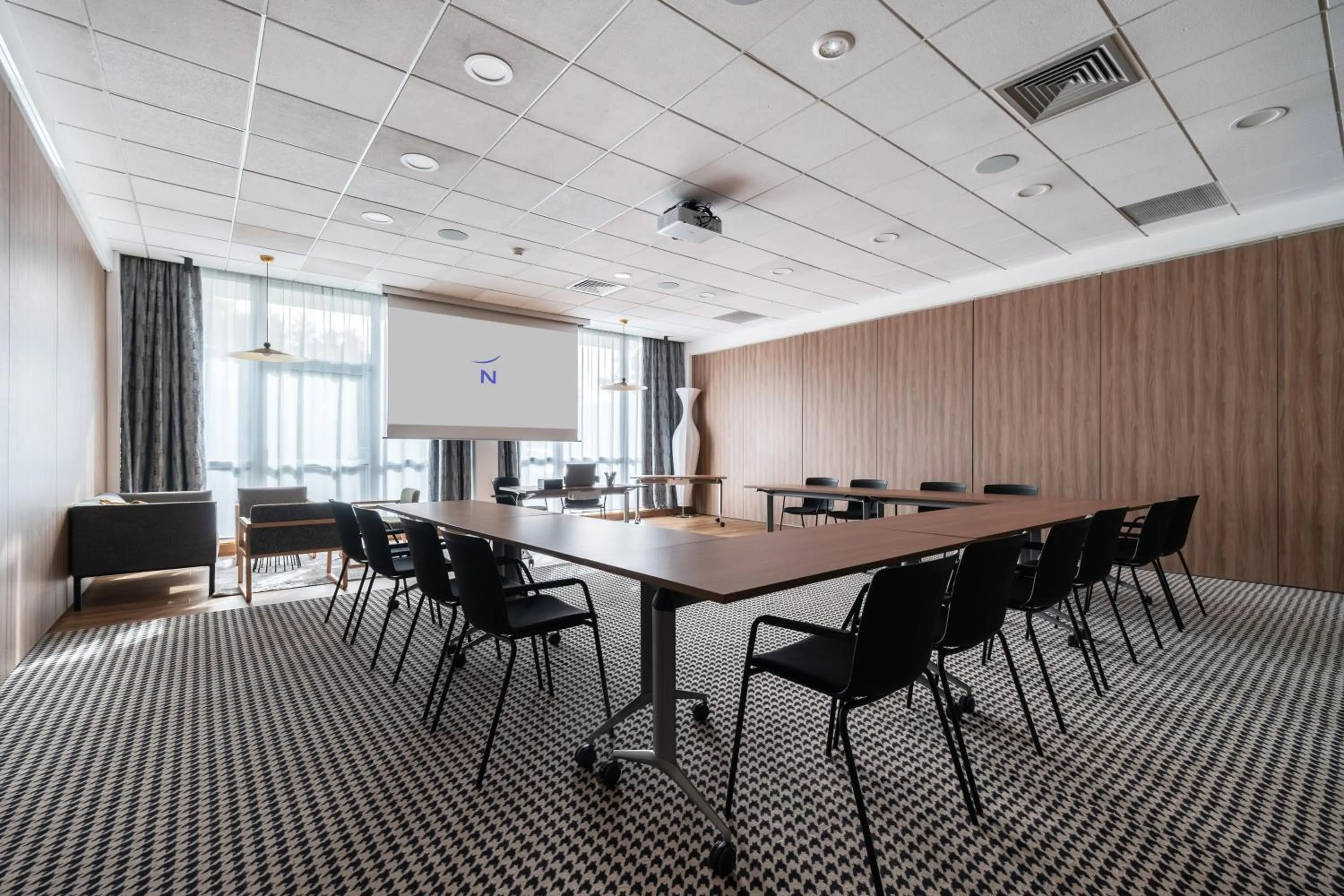 Meeting/conference room in Novotel Chartres
