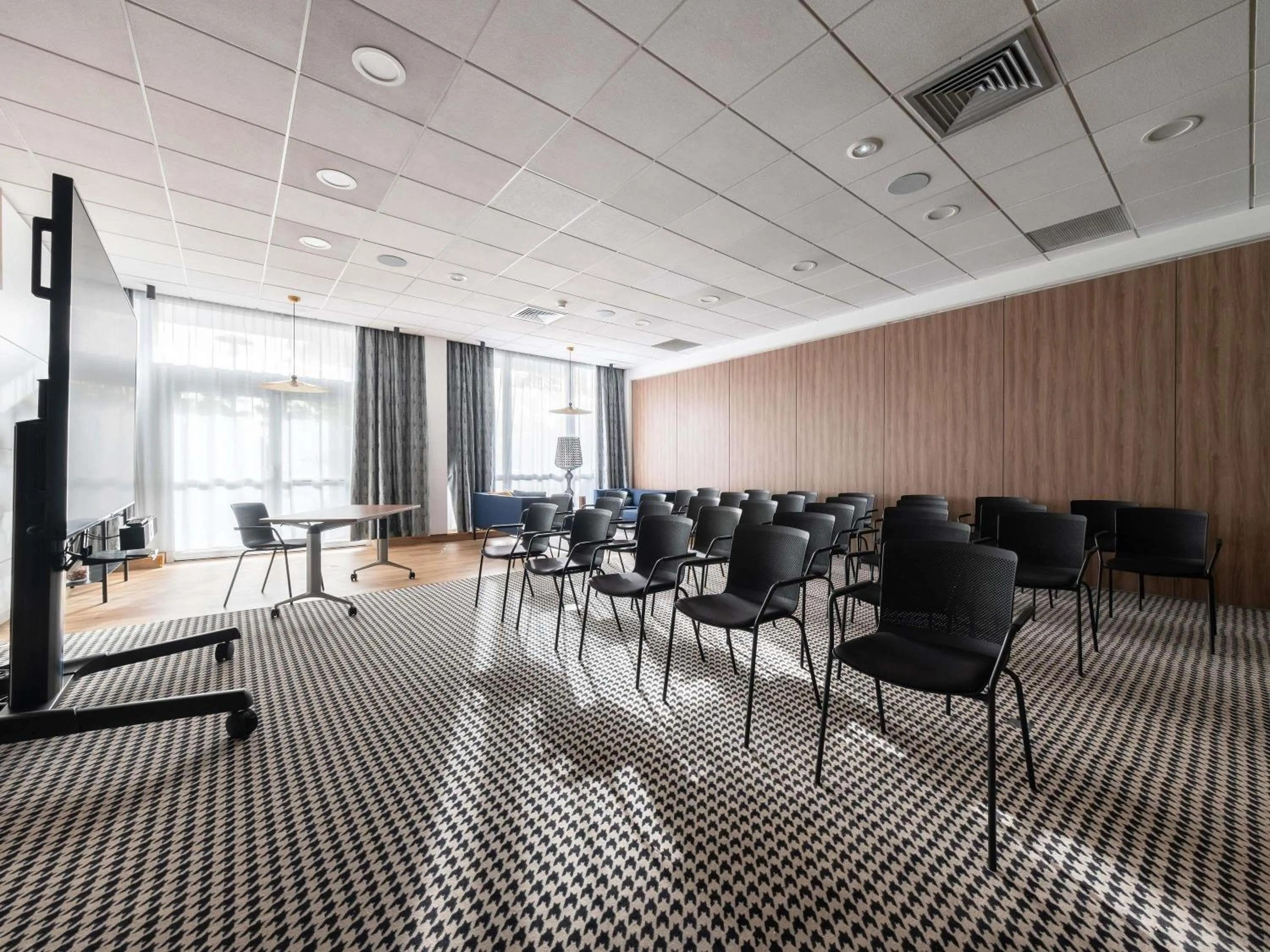 Meeting/conference room in Novotel Chartres