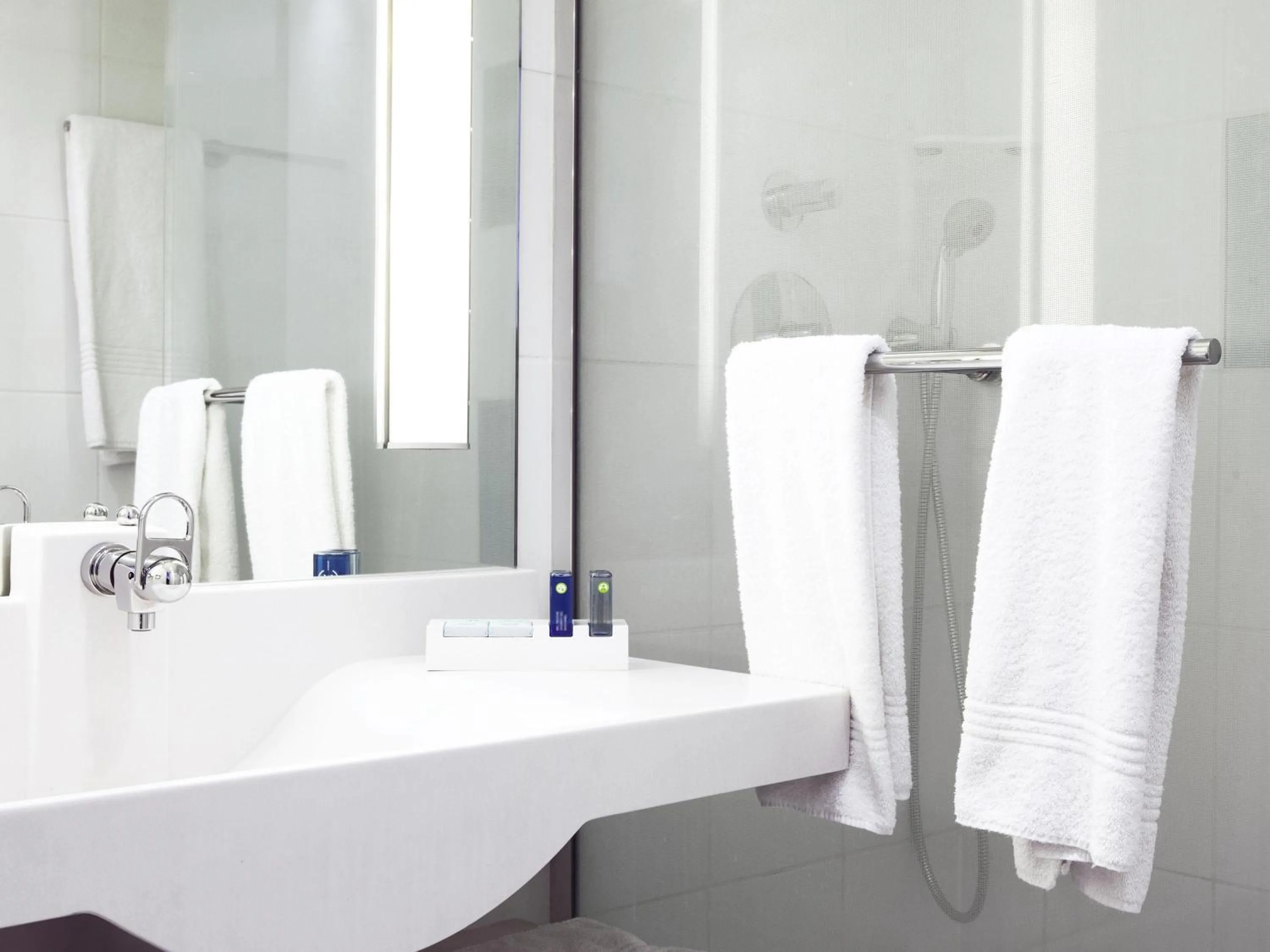 Bedroom in Novotel Chartres