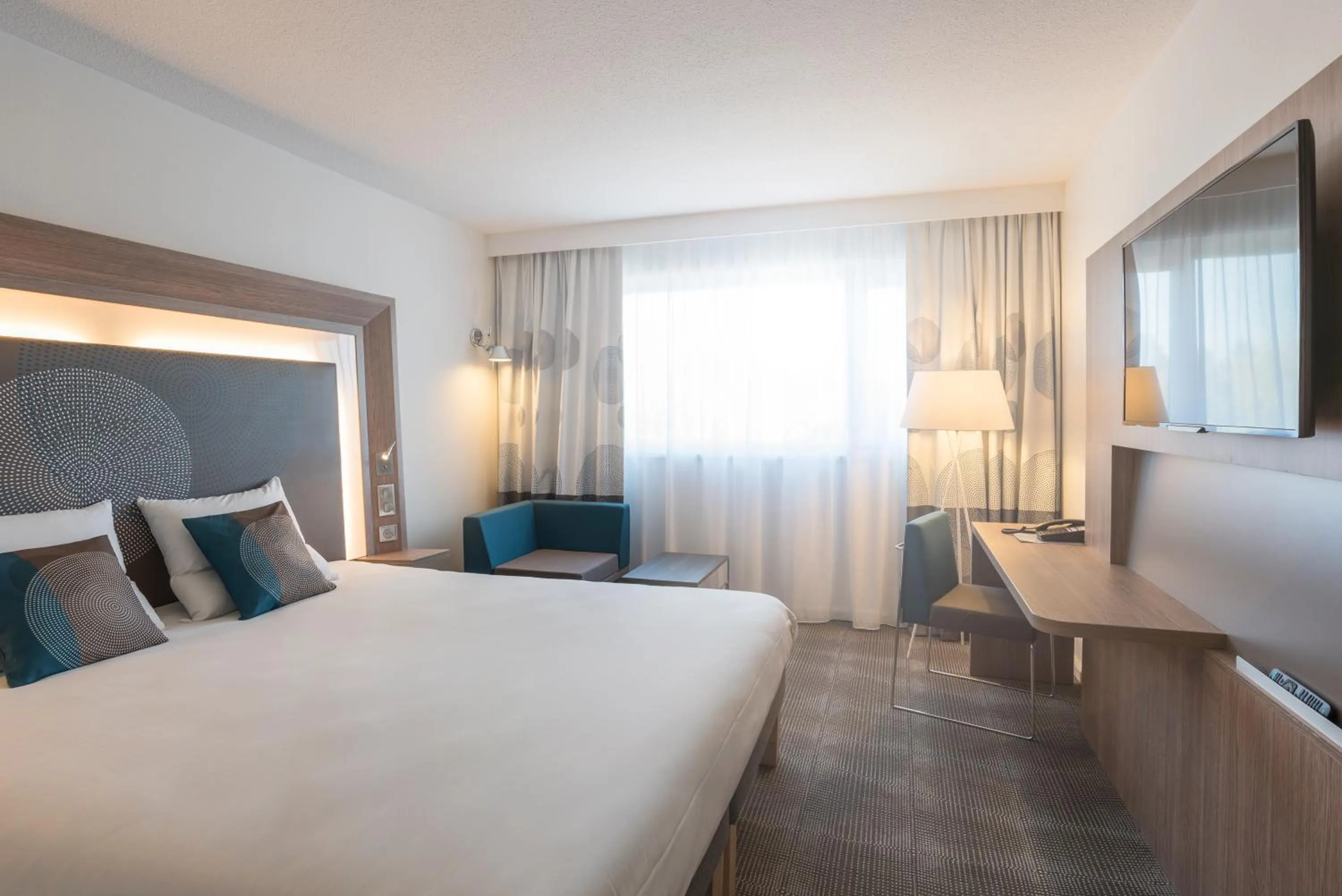 Photo of the whole room, Bed in Novotel Chartres