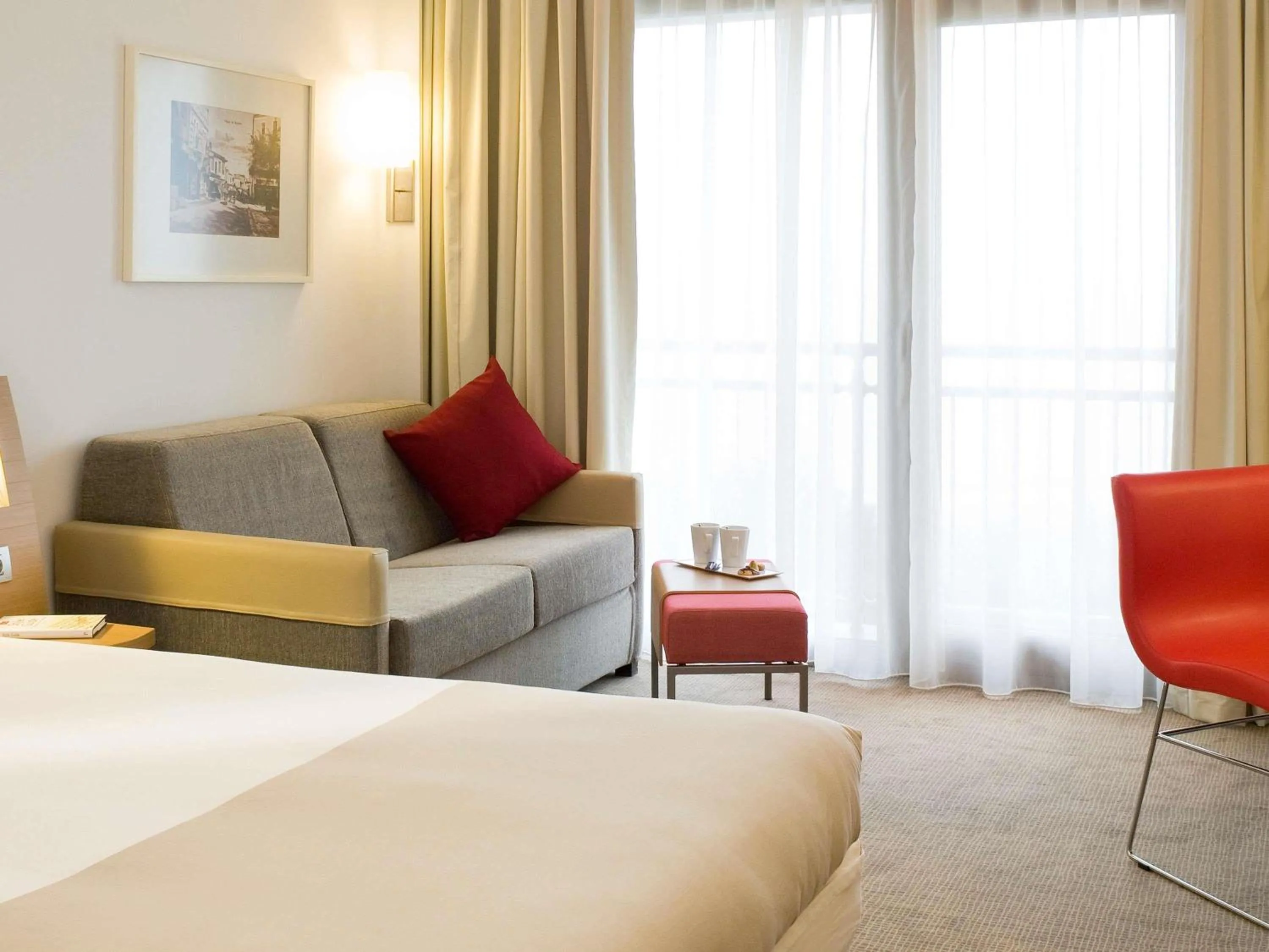 Bedroom, Bed in Novotel Chartres