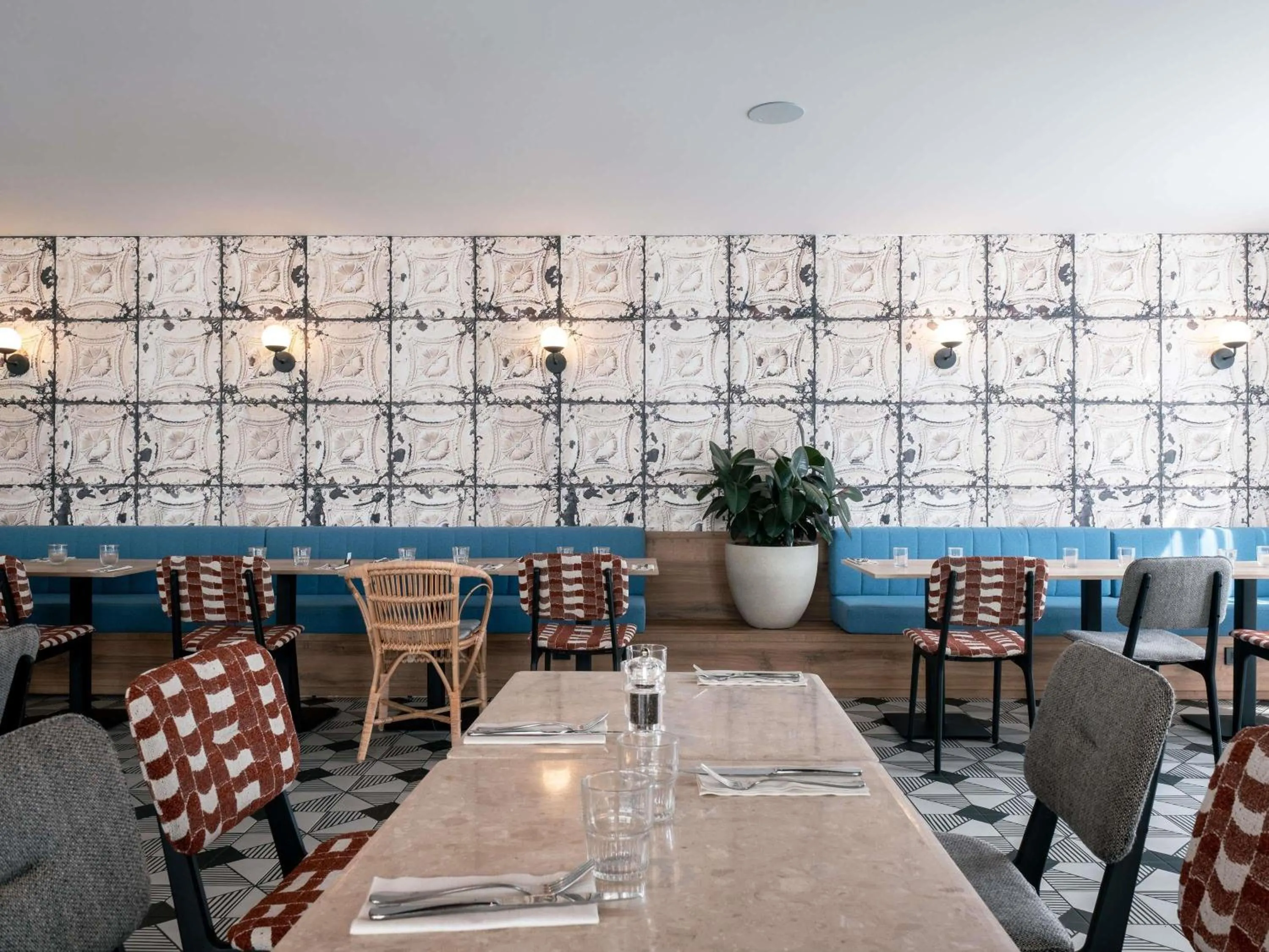 Restaurant/places to eat in Novotel Chartres