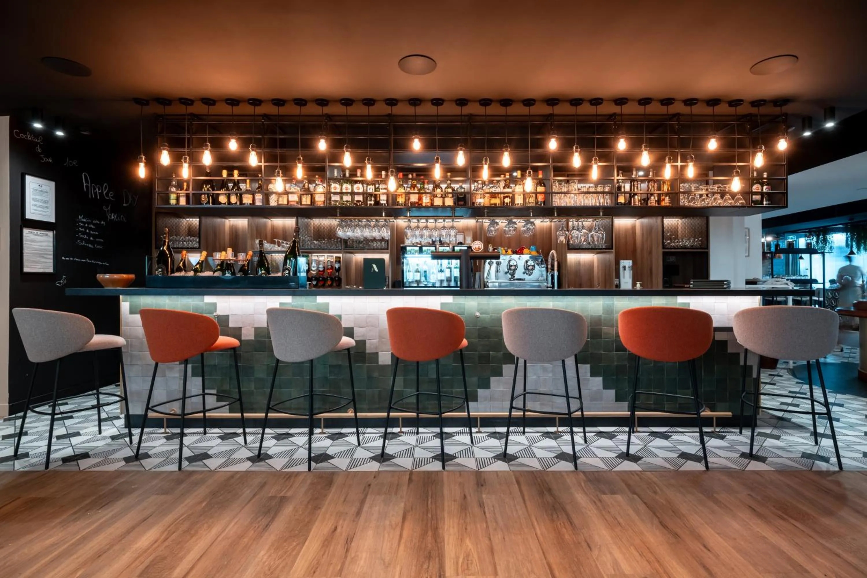 Lounge or bar in Novotel Chartres