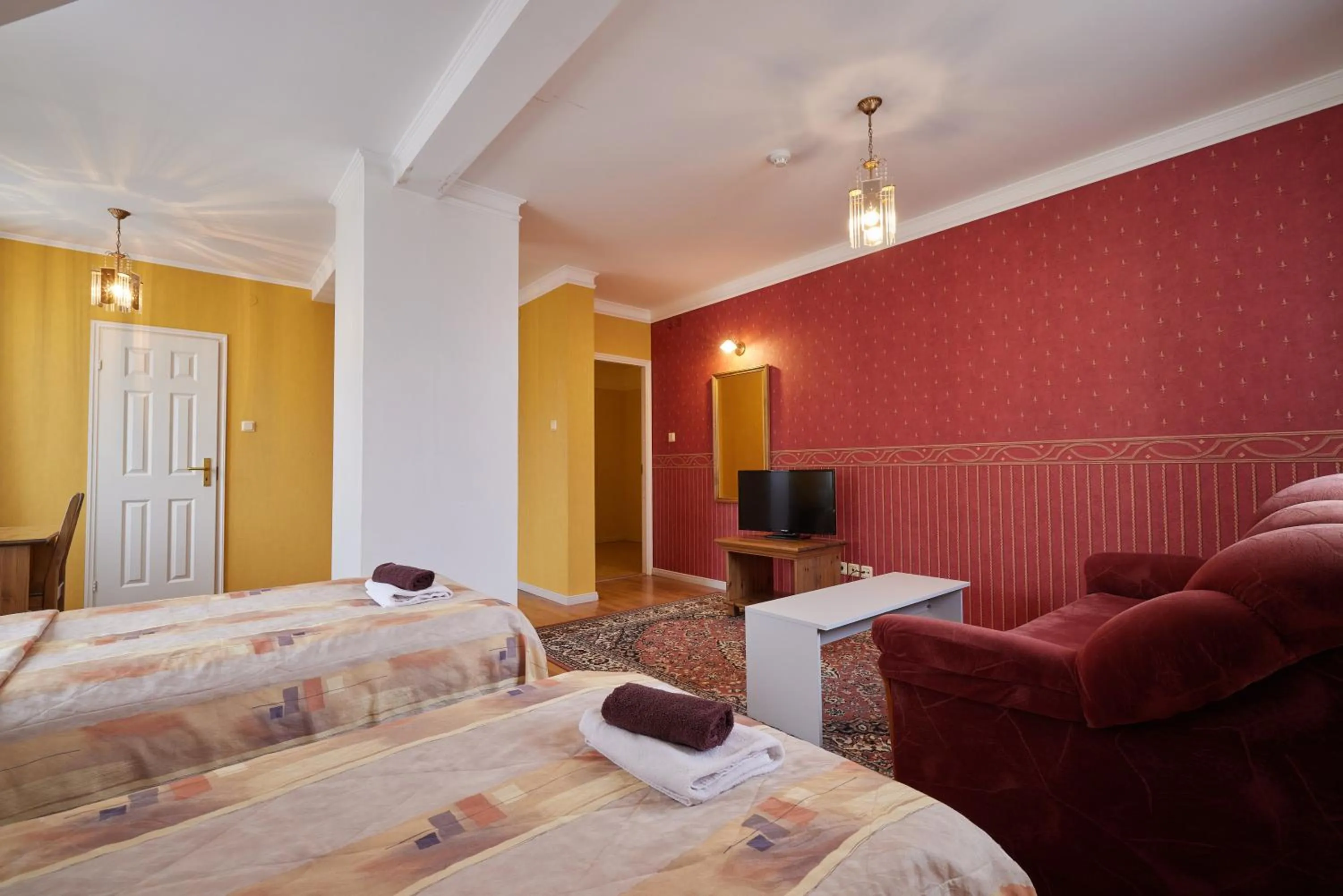 Seating area, Bed in Villa Wesenbergh