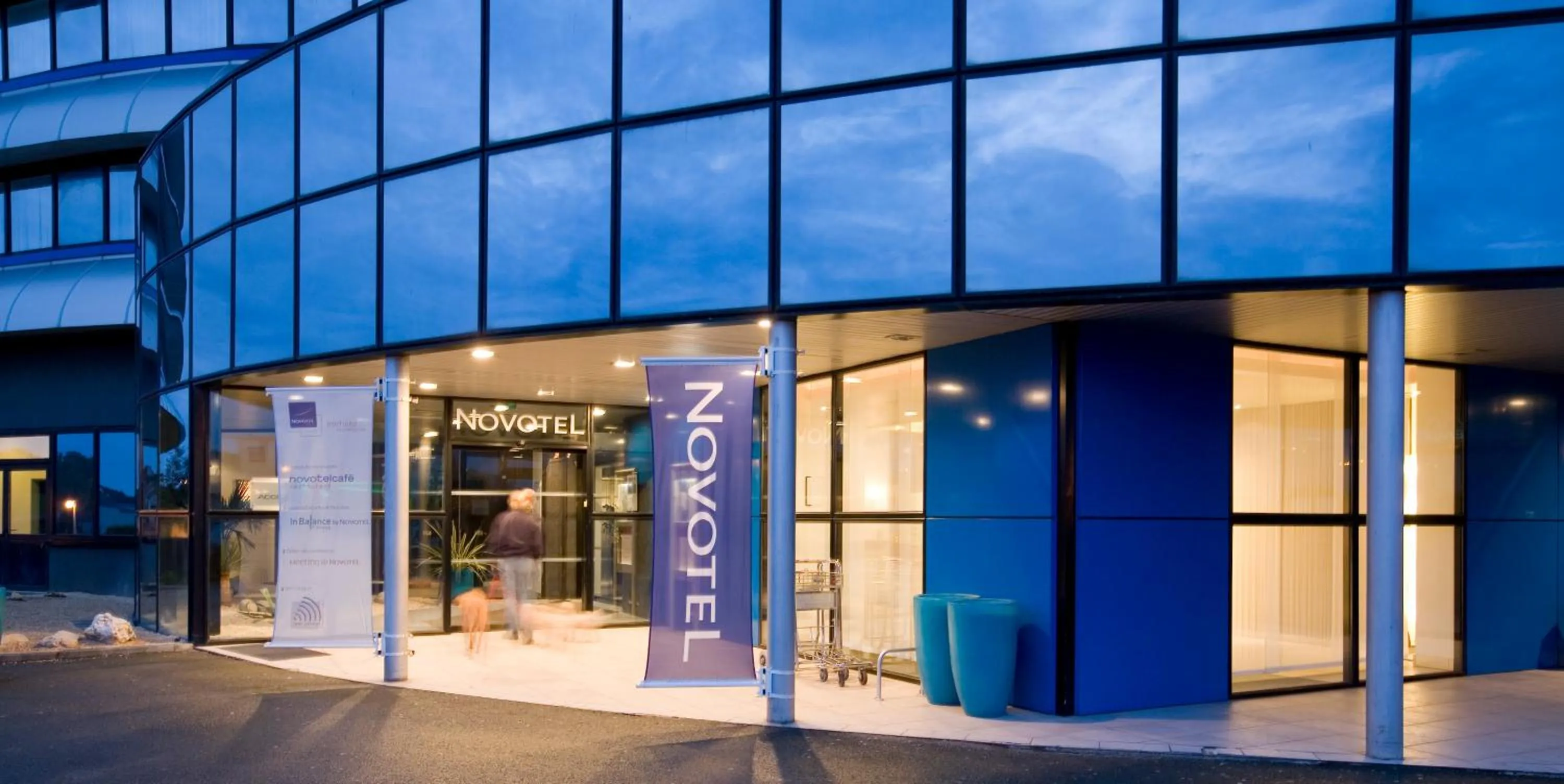 Facade/entrance in Novotel Poitiers Site du Futuroscope