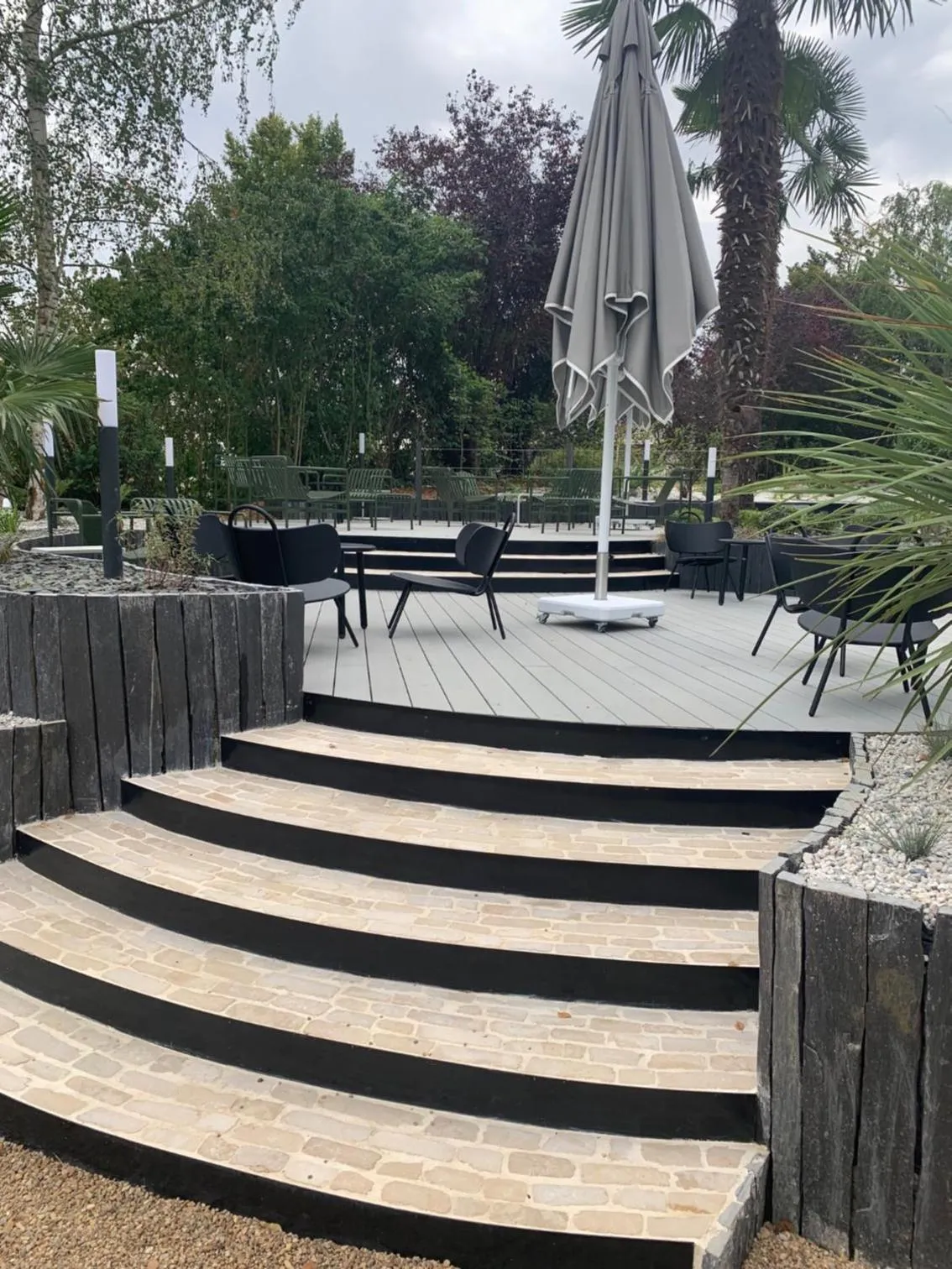 Patio in Novotel Poitiers Site du Futuroscope