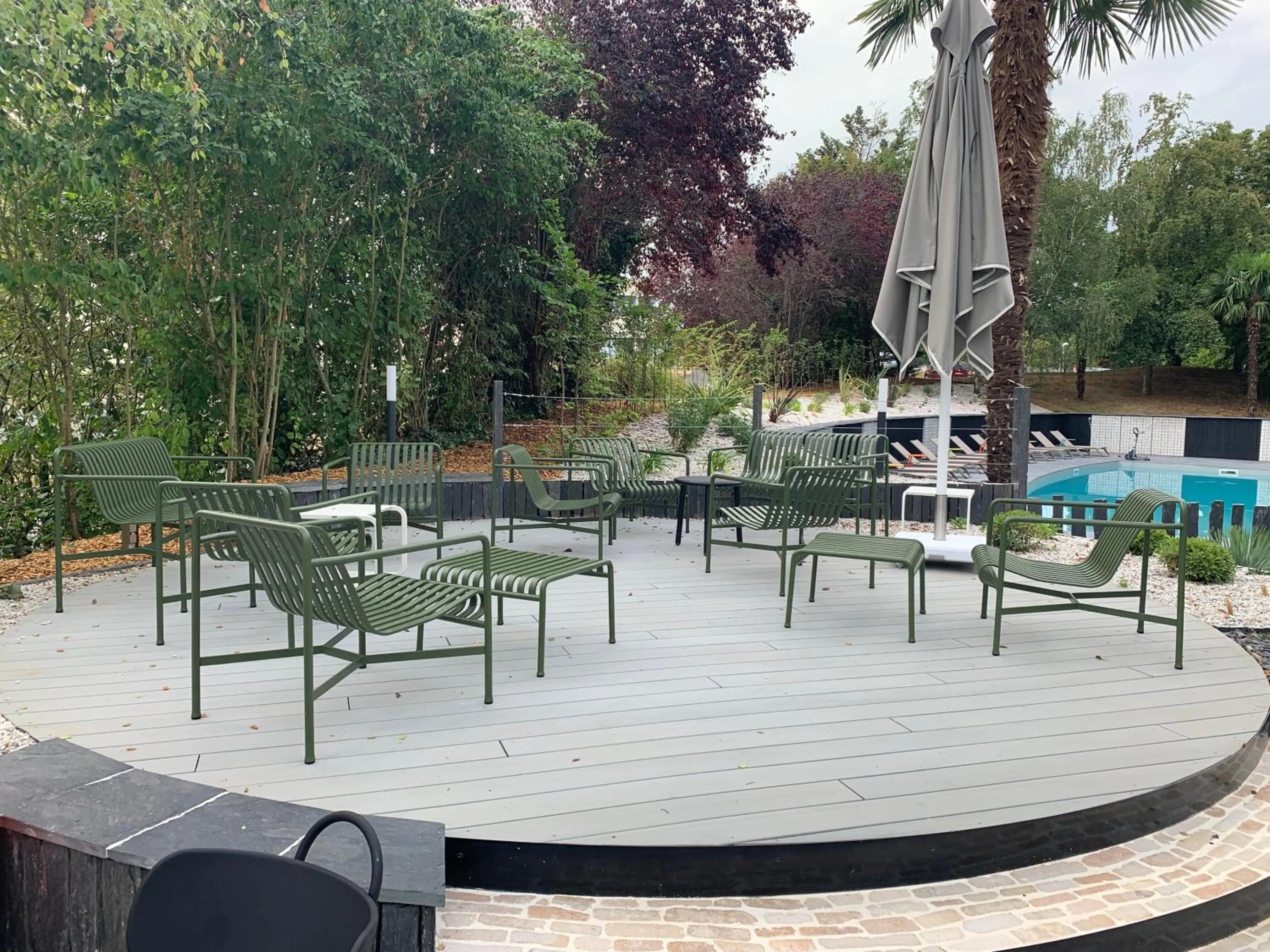 Patio in Novotel Poitiers Site du Futuroscope