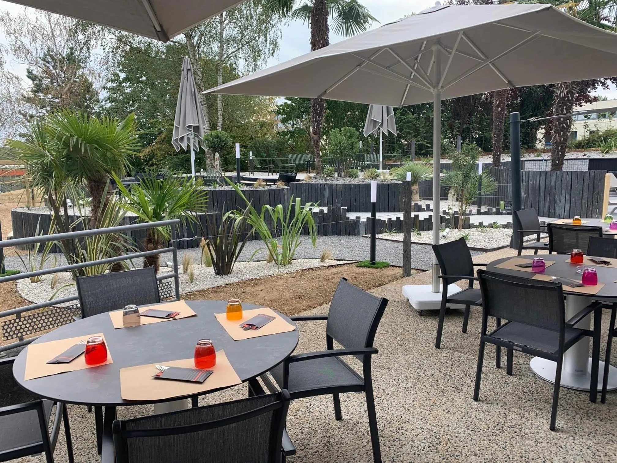 Patio in Novotel Poitiers Site du Futuroscope