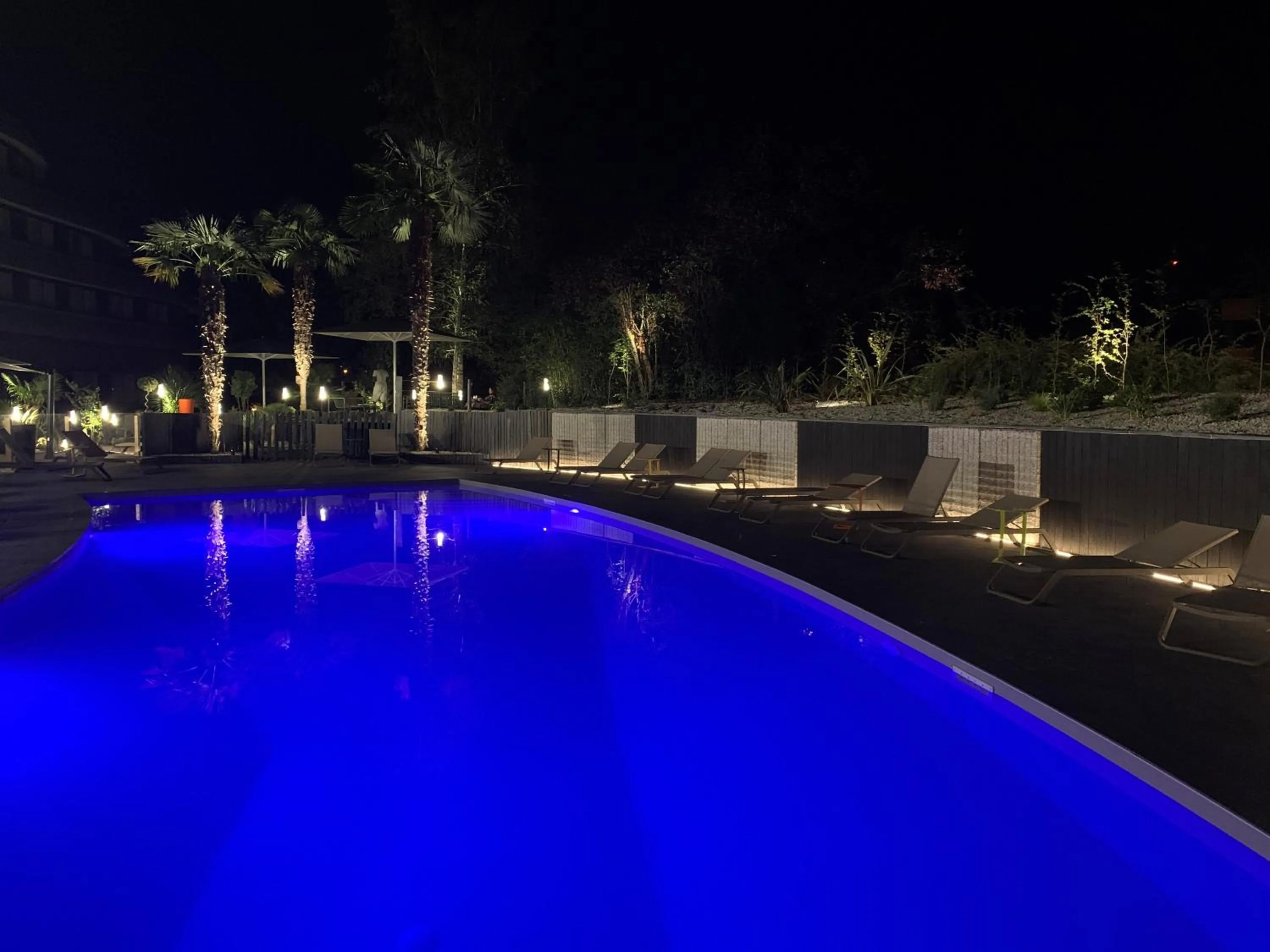Swimming pool in Novotel Poitiers Site du Futuroscope