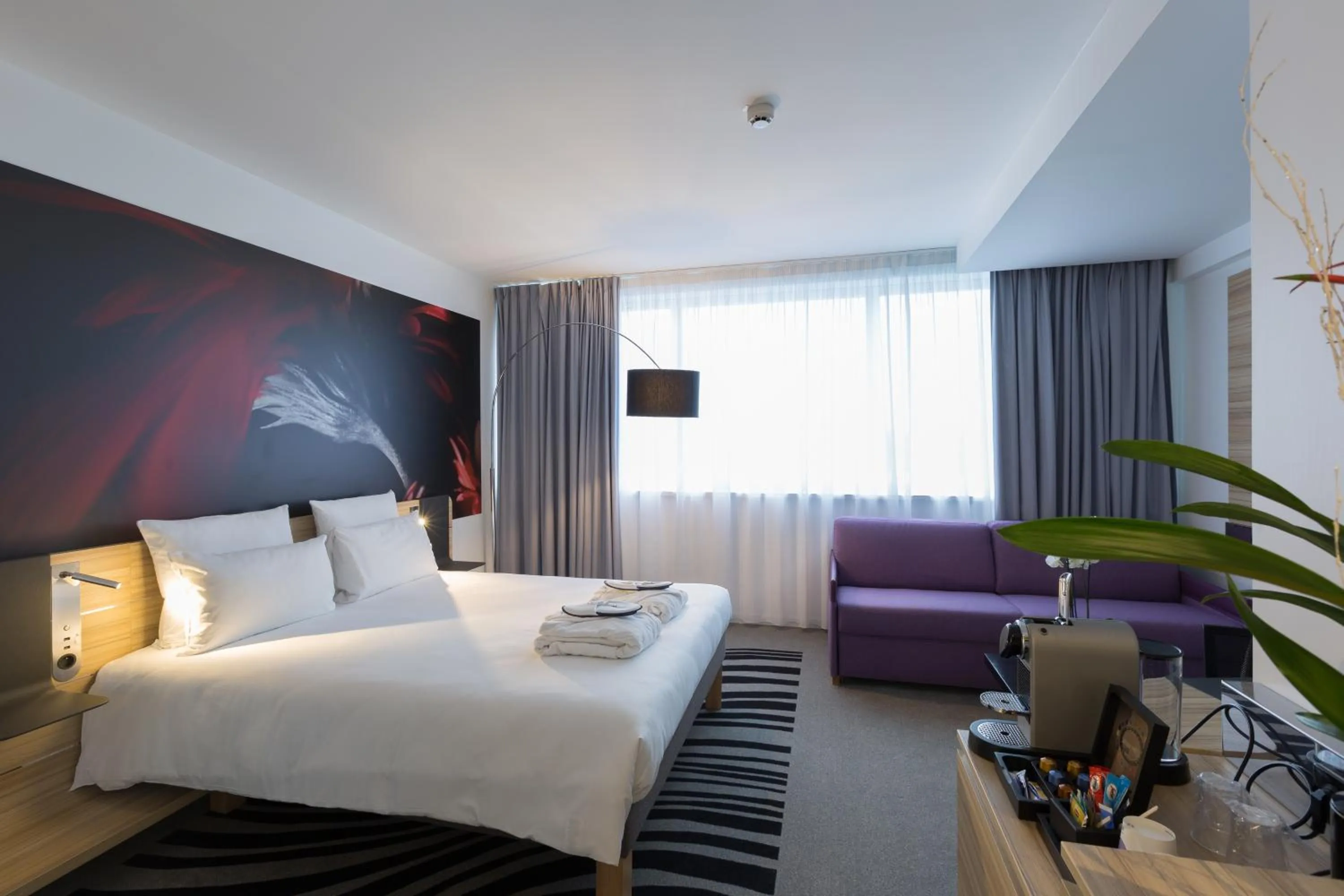 Photo of the whole room, Bed in Novotel Poitiers Site du Futuroscope