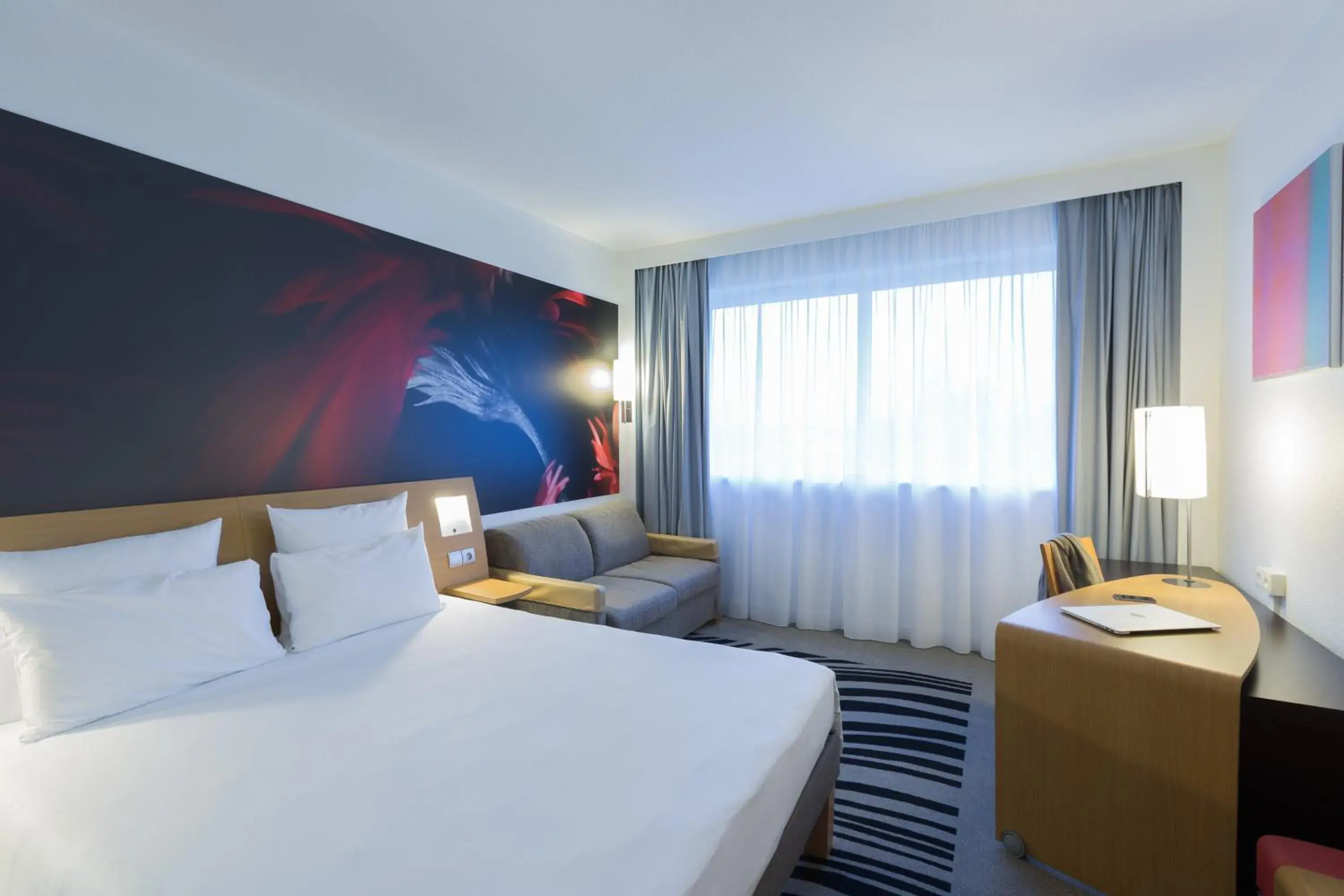 Superior room with 1 Queensize bed and 1 double sofa bed in Novotel Poitiers Site du Futuroscope Superior room with 1 Queensize bed and 1 double sofa bed in Novotel Poitiers Site du Futuroscope