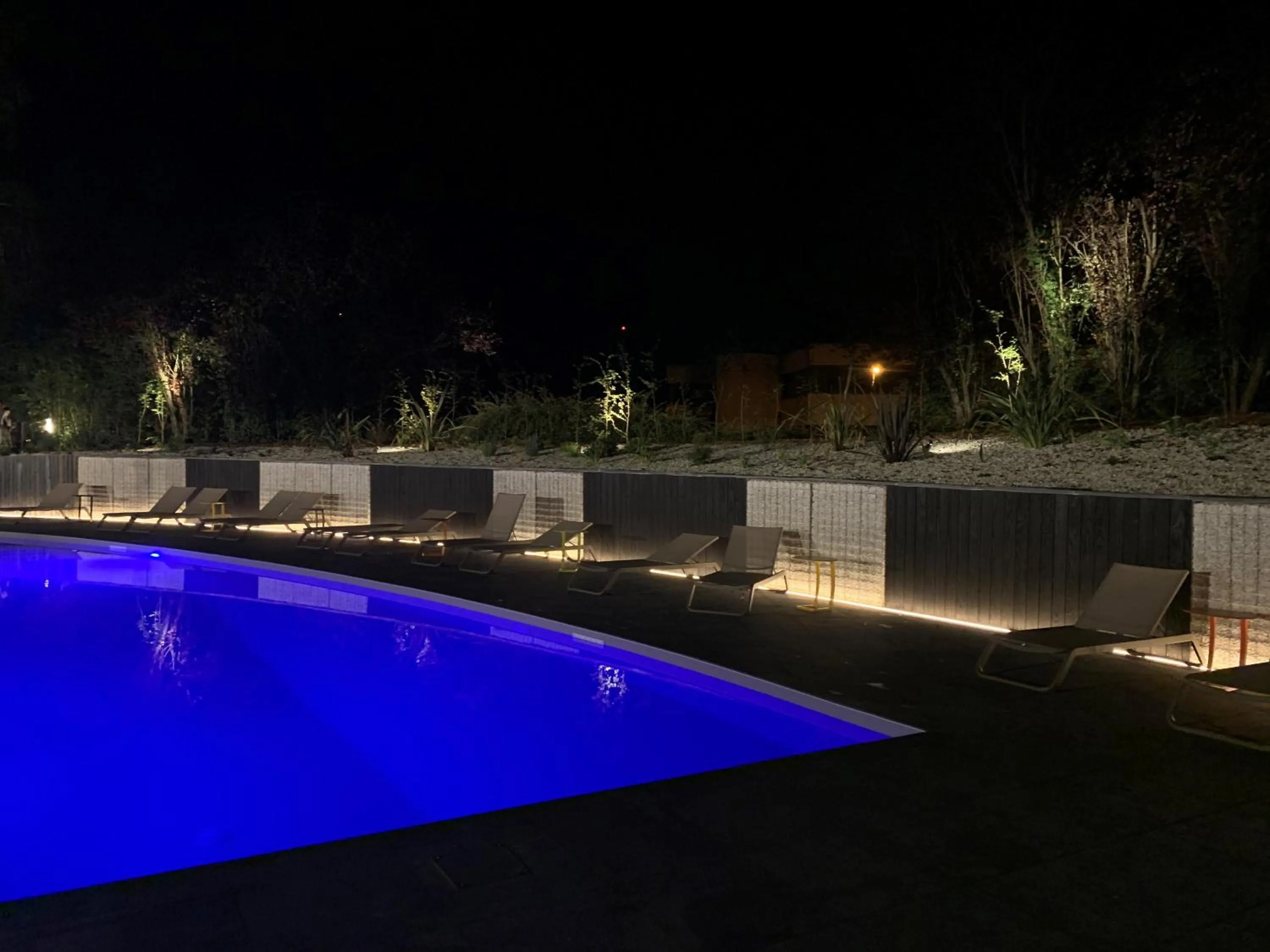 Swimming pool in Novotel Poitiers Site du Futuroscope