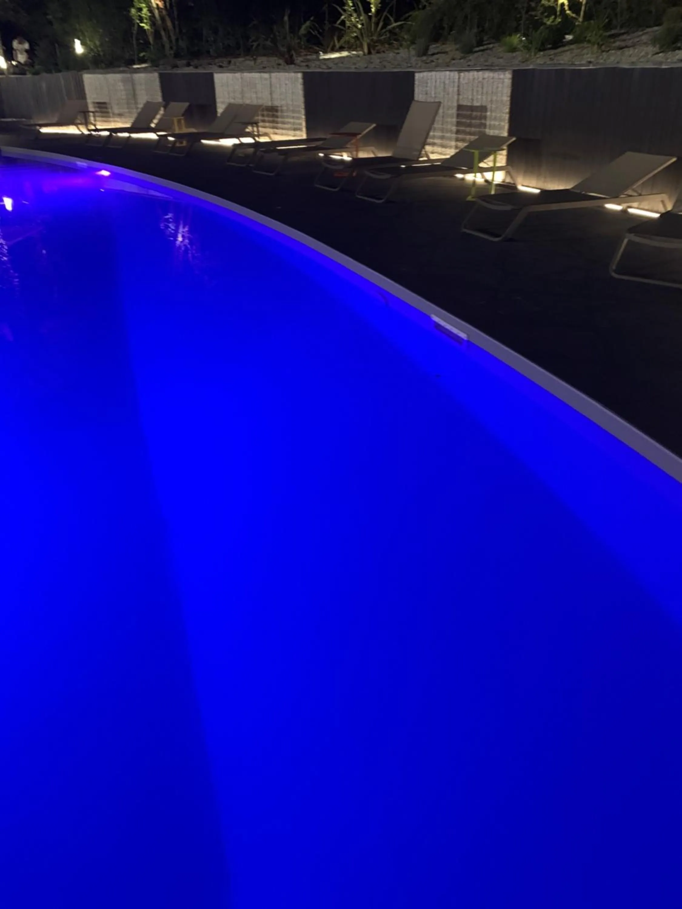 Swimming pool in Novotel Poitiers Site du Futuroscope