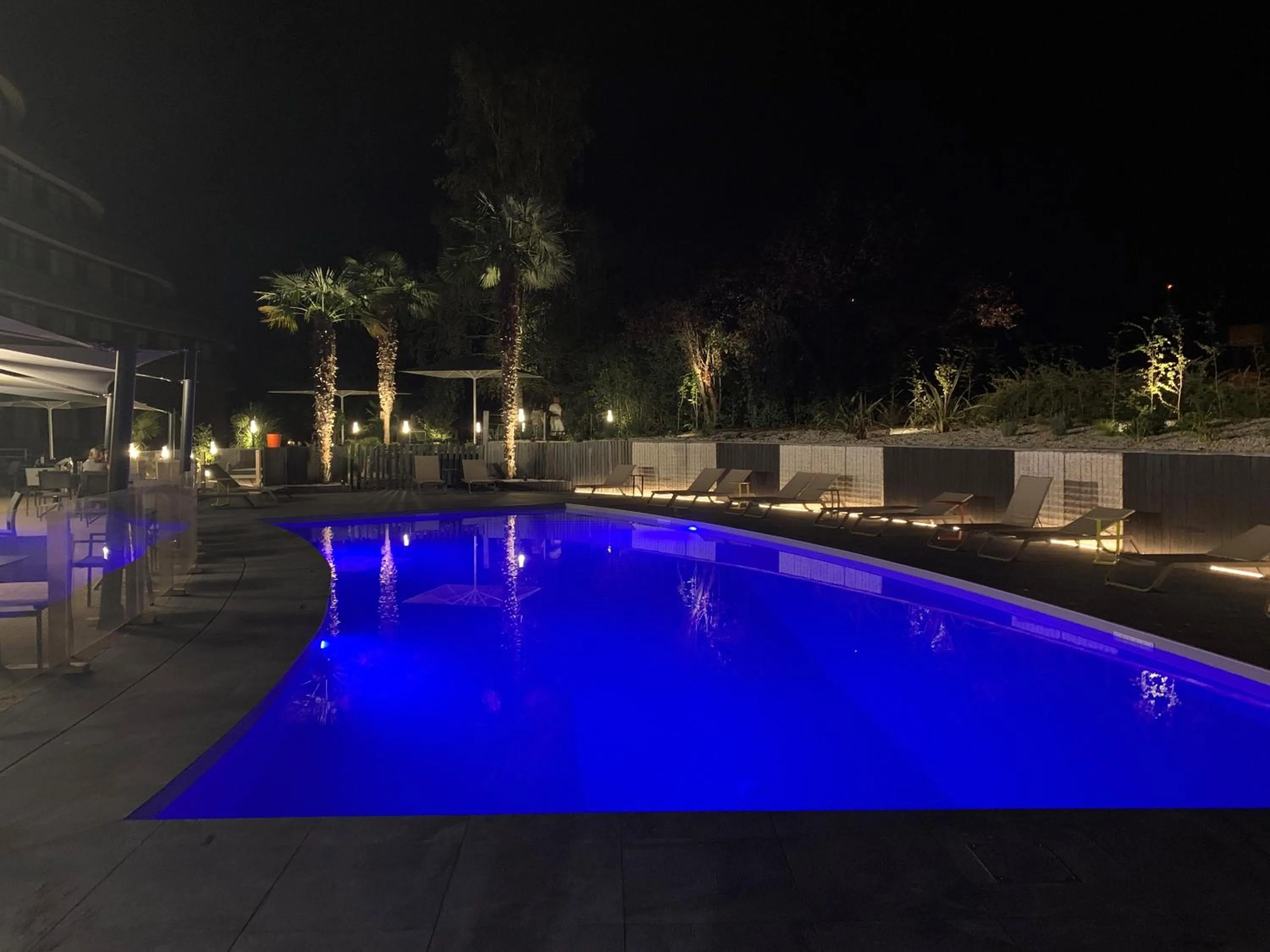 Swimming pool in Novotel Poitiers Site du Futuroscope