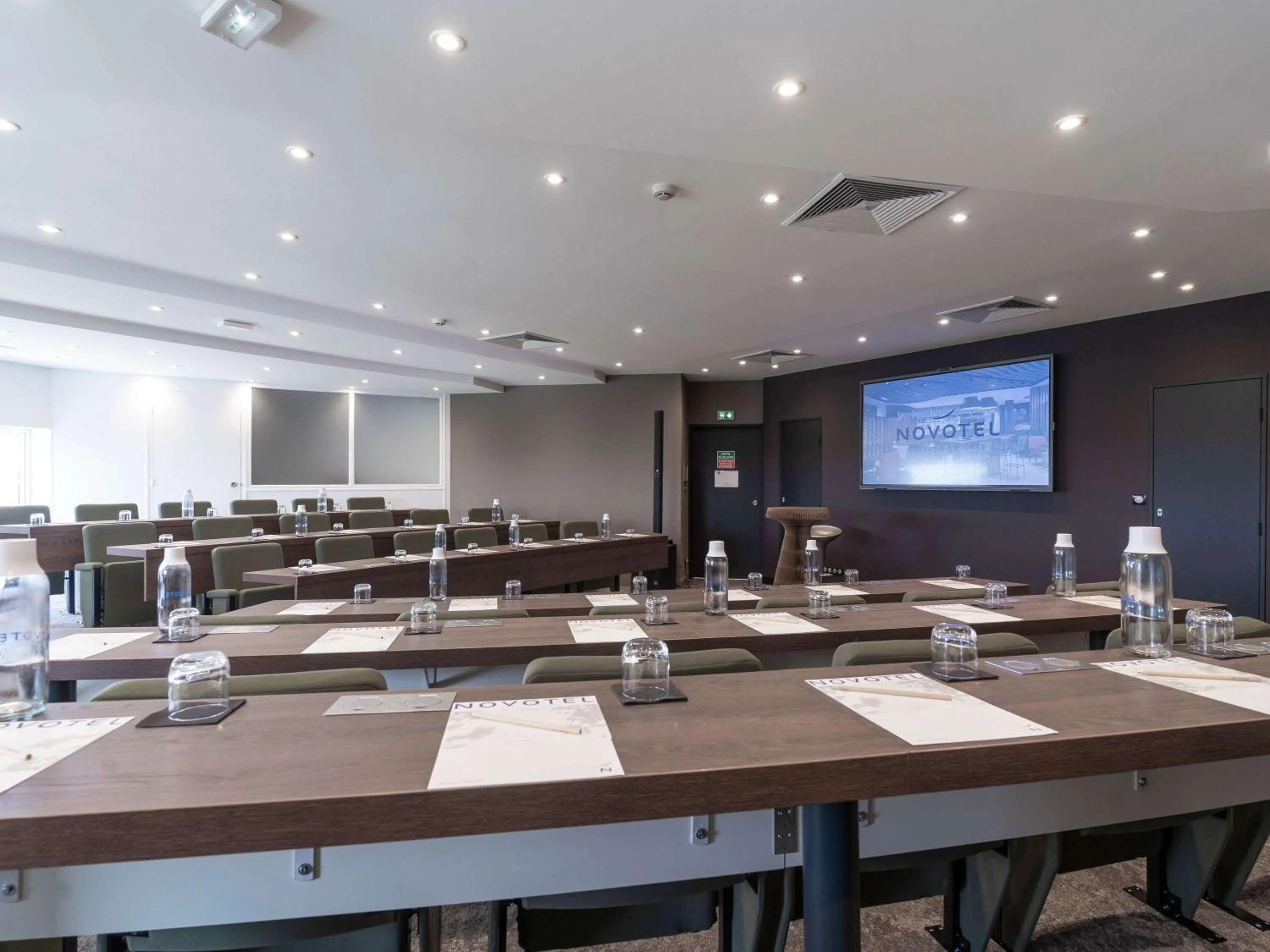 Meeting/conference room in Novotel Poitiers Site du Futuroscope