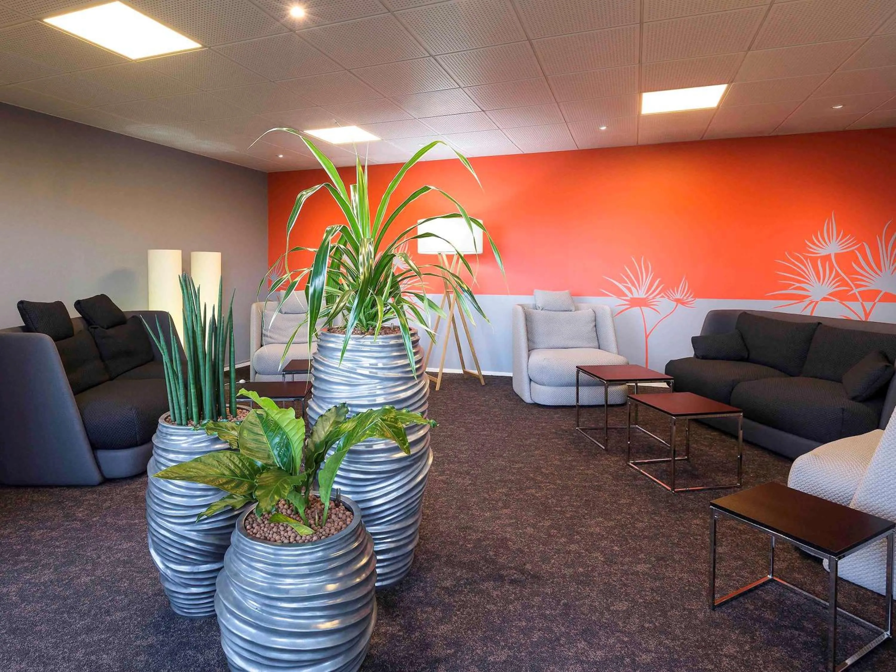 Lounge or bar in Novotel Poitiers Site du Futuroscope