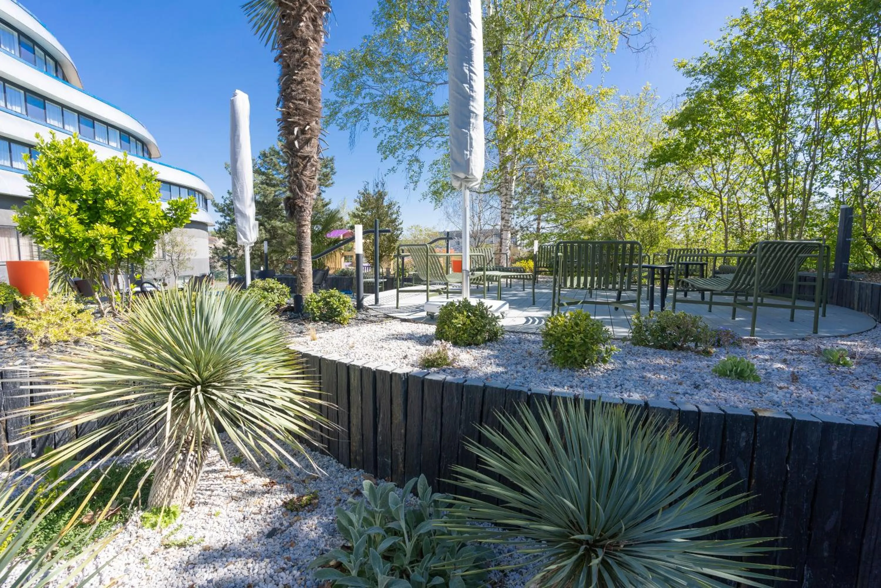 Garden in Novotel Poitiers Site du Futuroscope