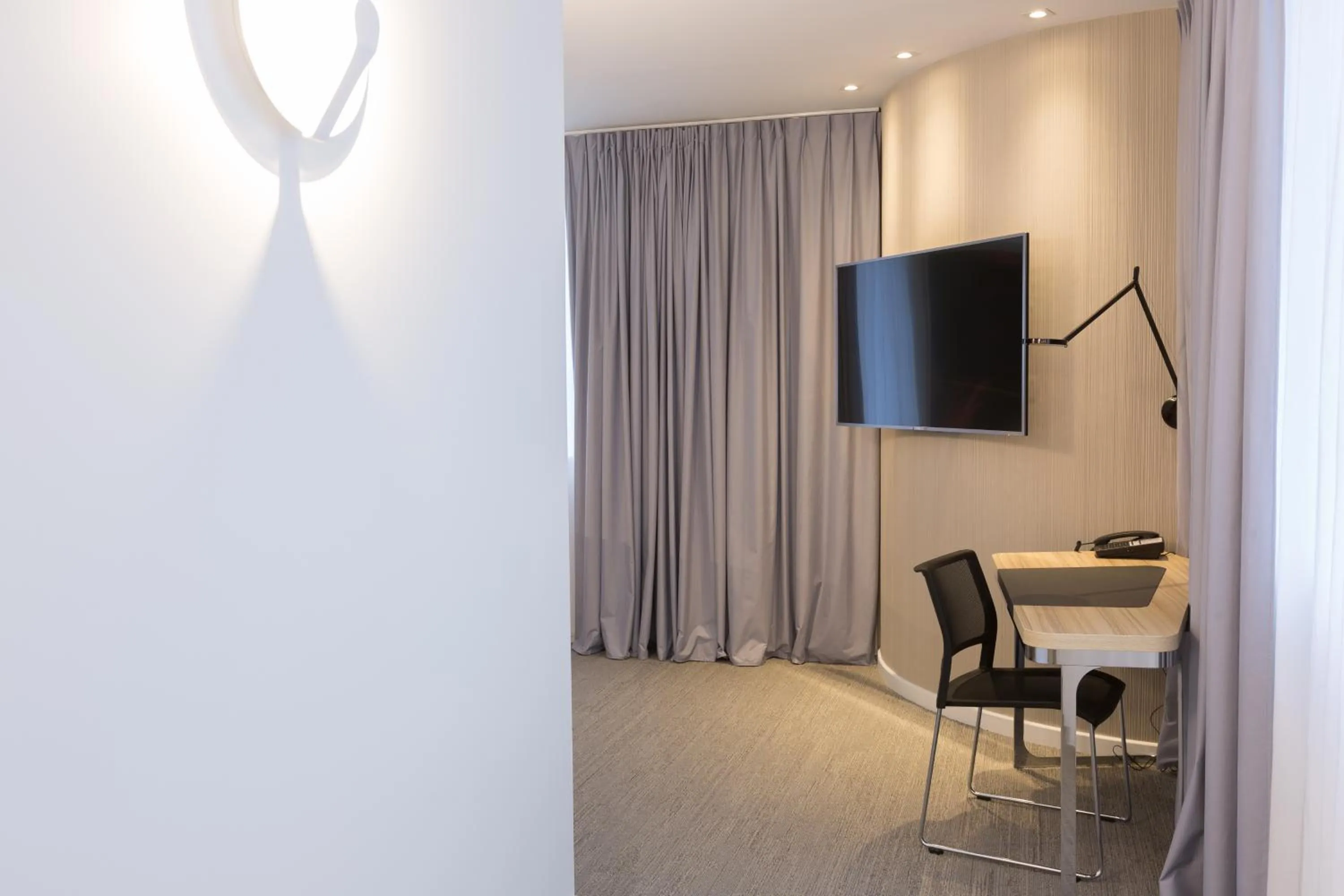 Photo of the whole room in Novotel Poitiers Site du Futuroscope