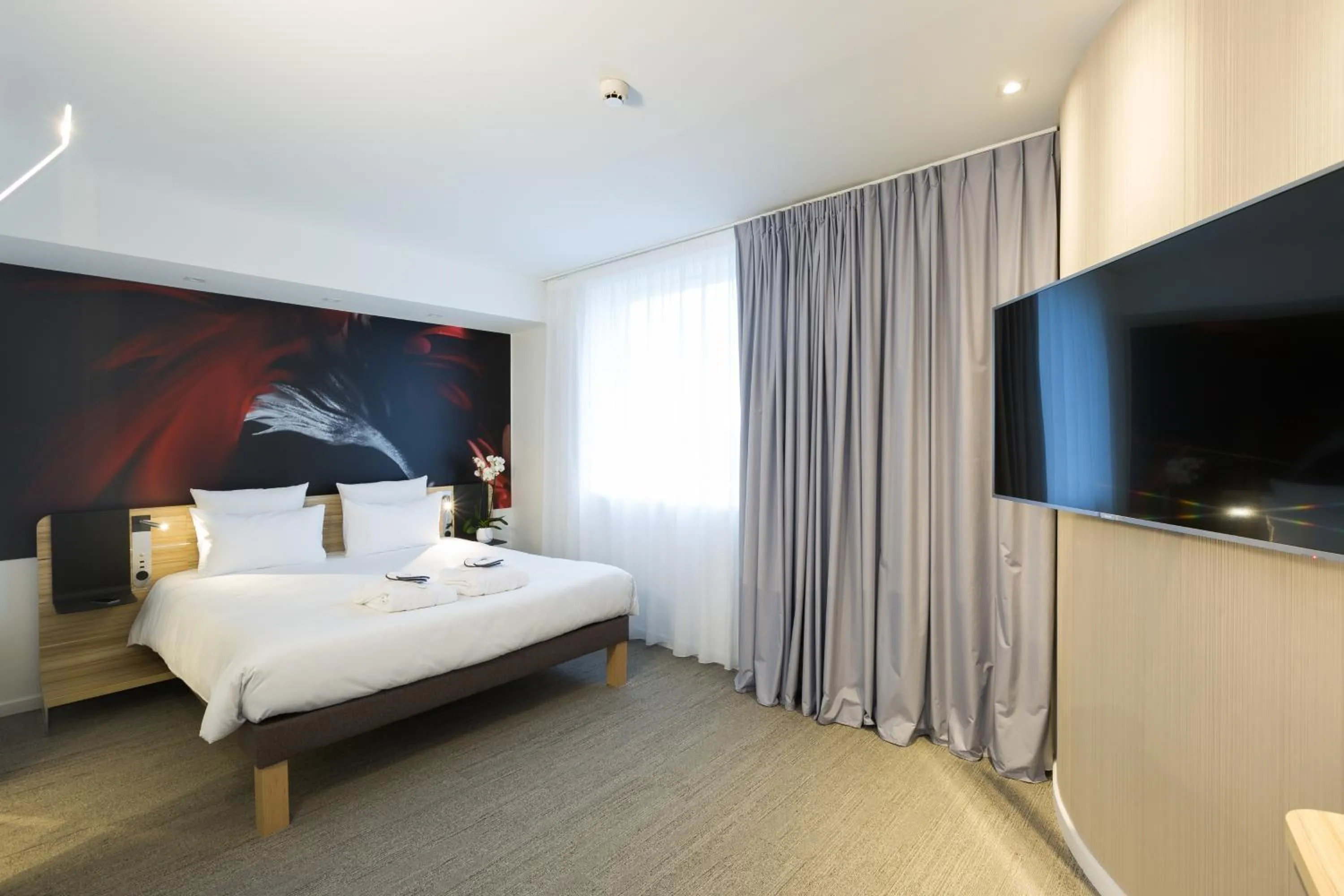 Photo of the whole room, Bed in Novotel Poitiers Site du Futuroscope