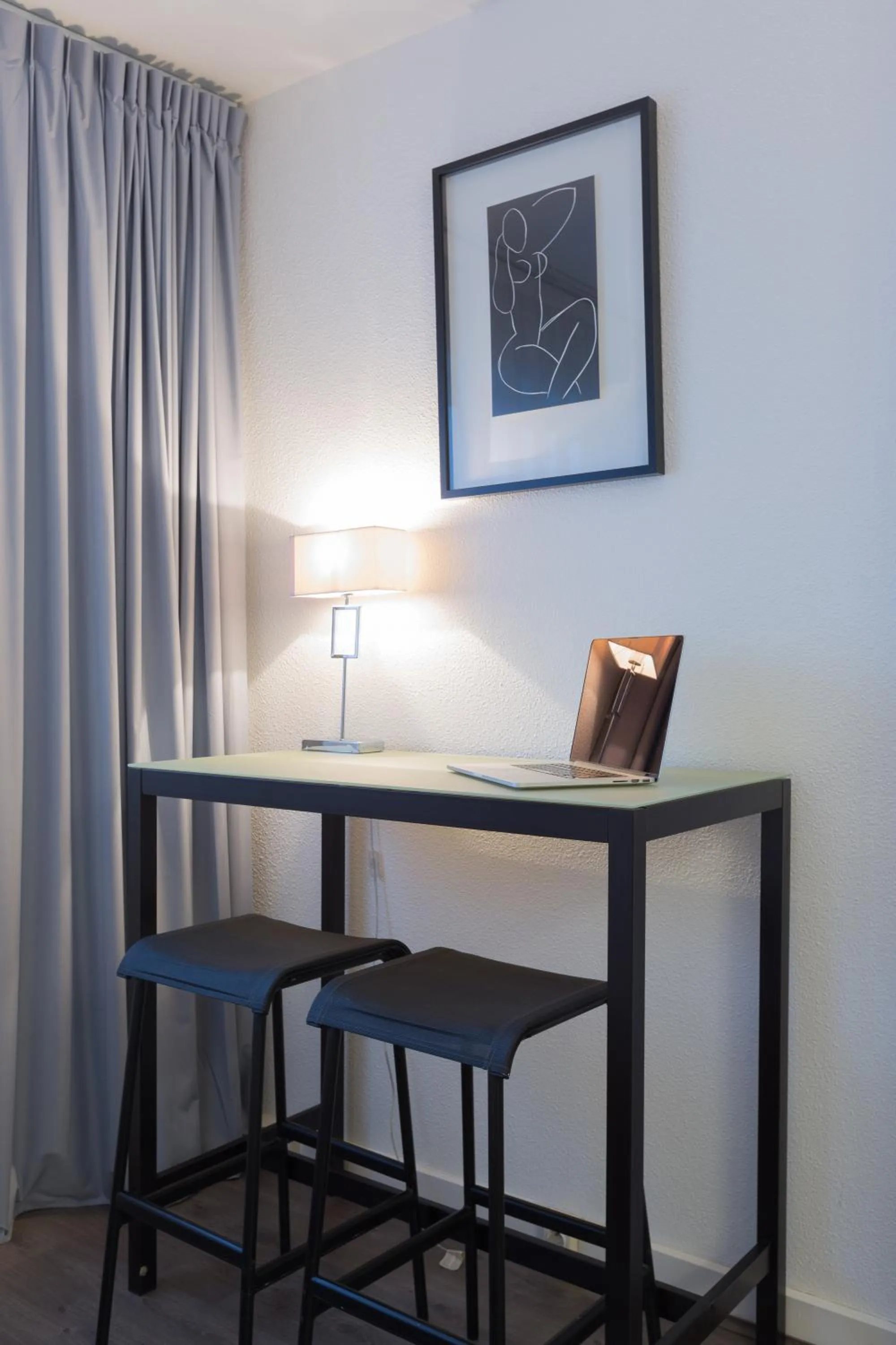 Photo of the whole room in Novotel Poitiers Site du Futuroscope